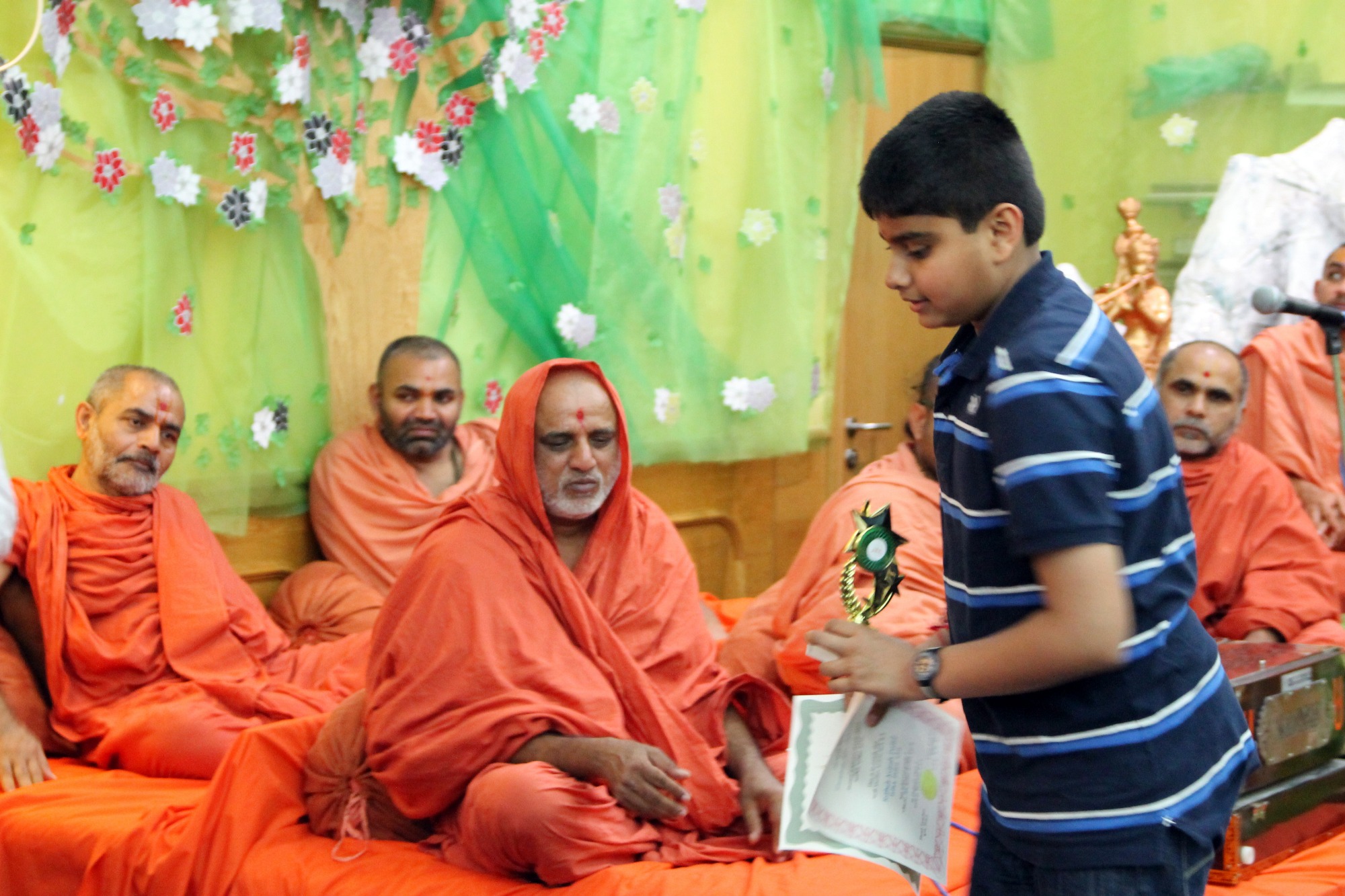 ©1987-2017 SKS Swaminarayan Temple East London