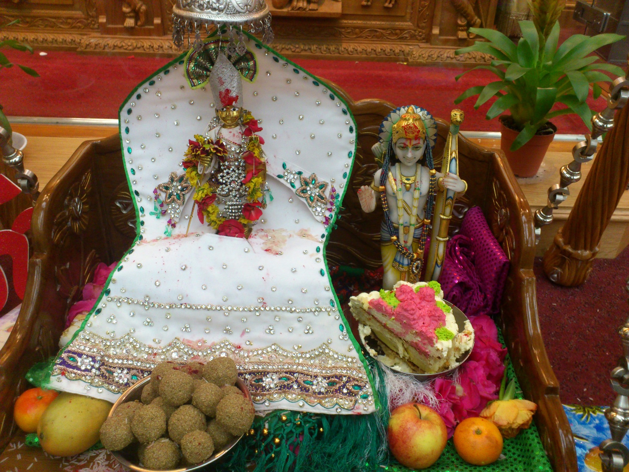 ©1987-2017 SKS Swaminarayan Temple East London