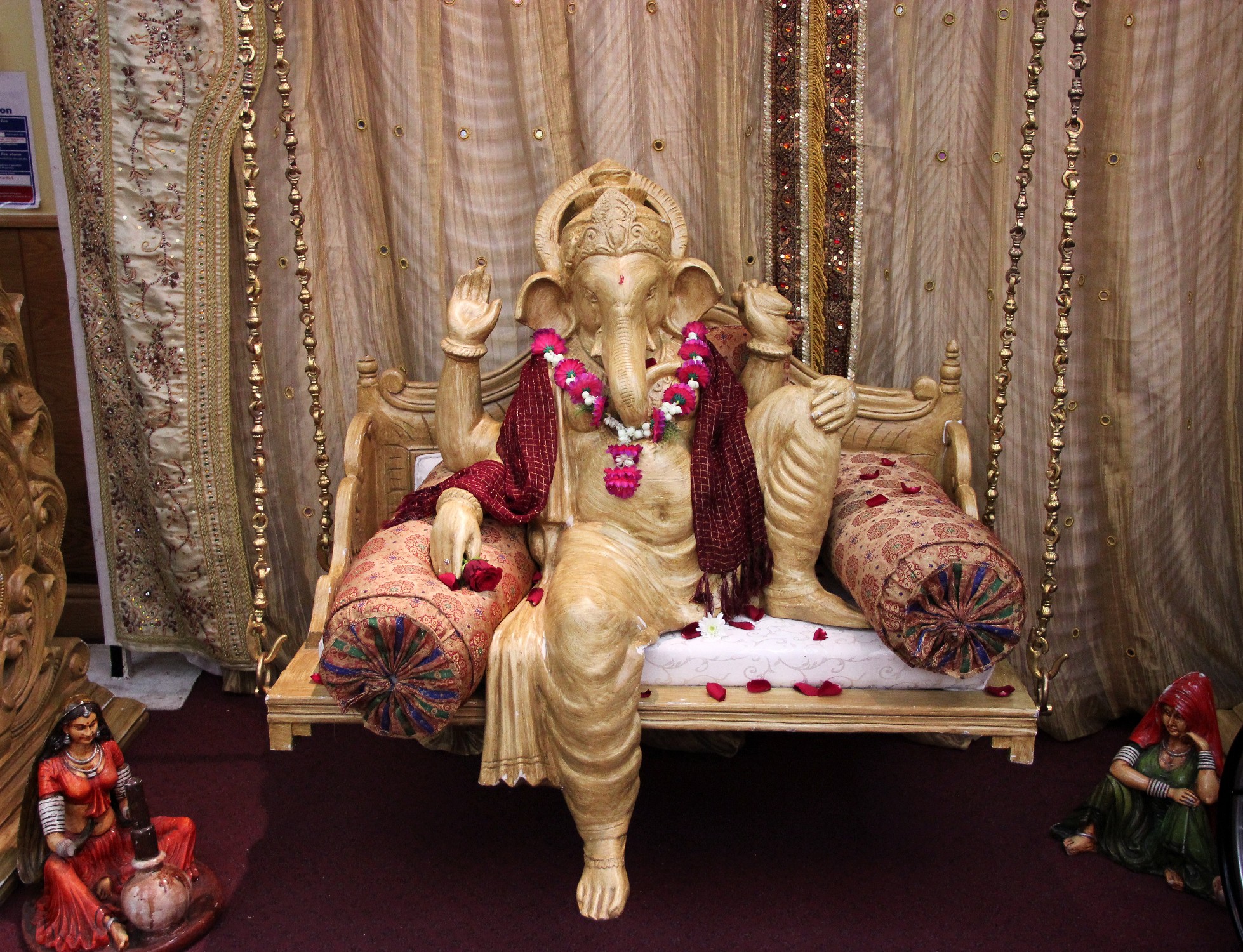 ©1987-2017 SKS Swaminarayan Temple East London