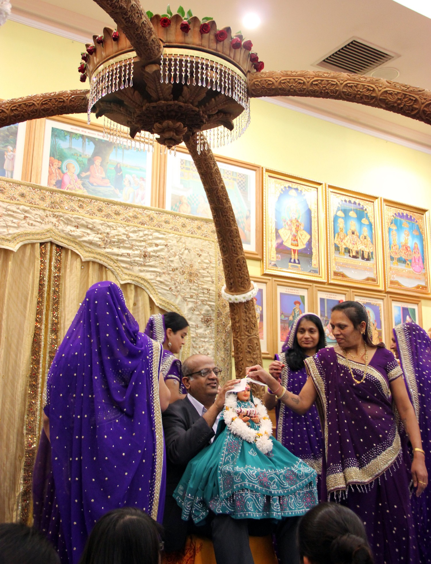 ©1987-2017 SKS Swaminarayan Temple East London