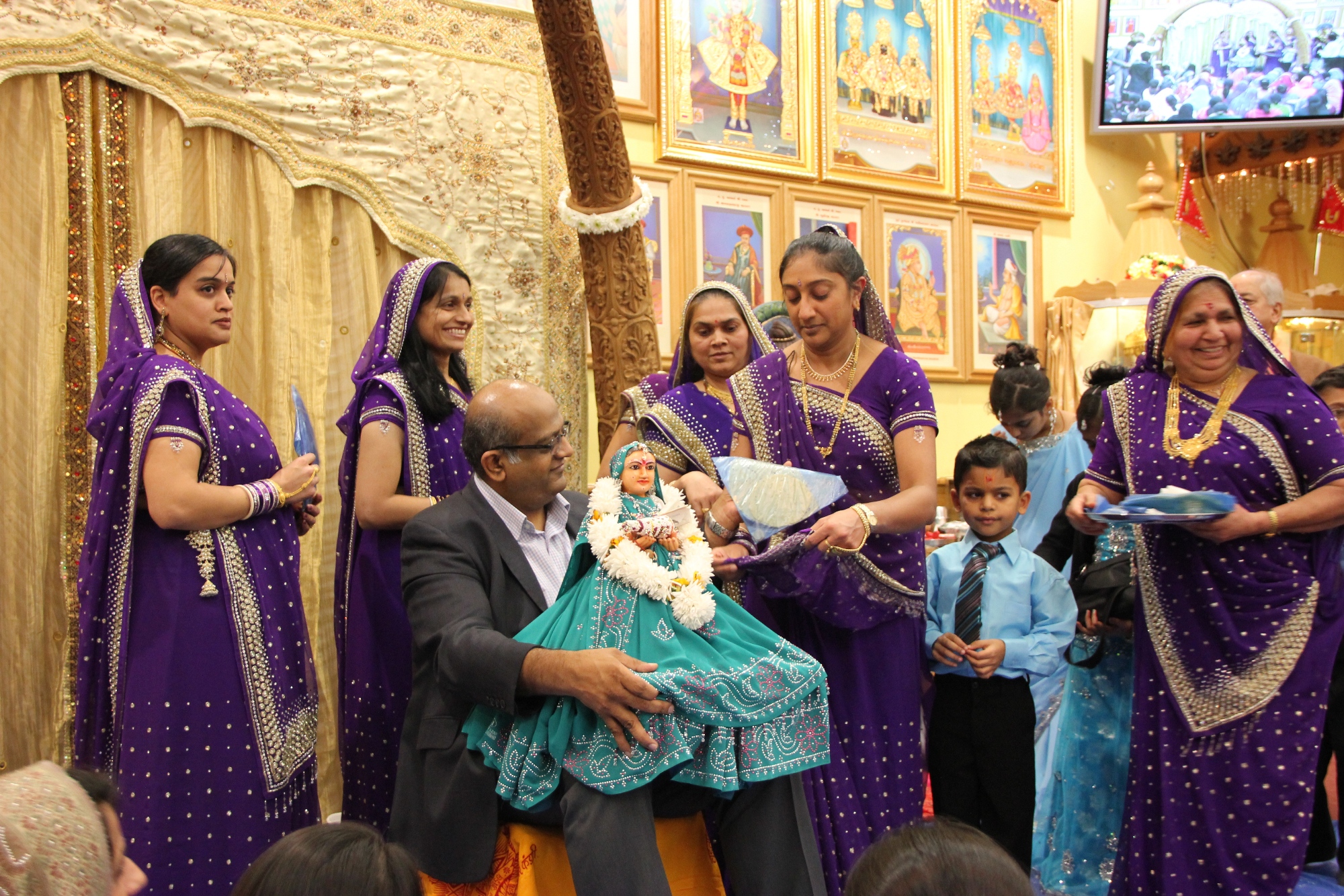 ©1987-2017 SKS Swaminarayan Temple East London