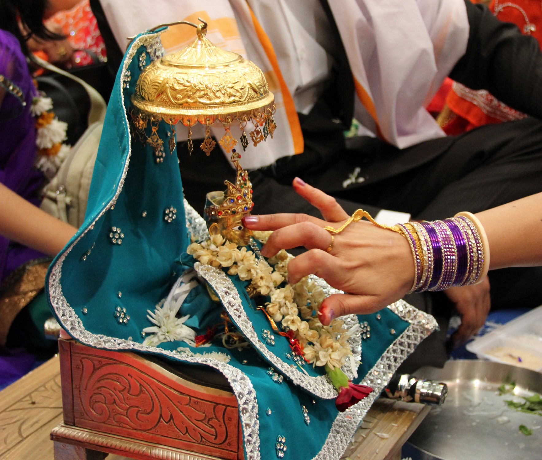 ©1987-2017 SKS Swaminarayan Temple East London