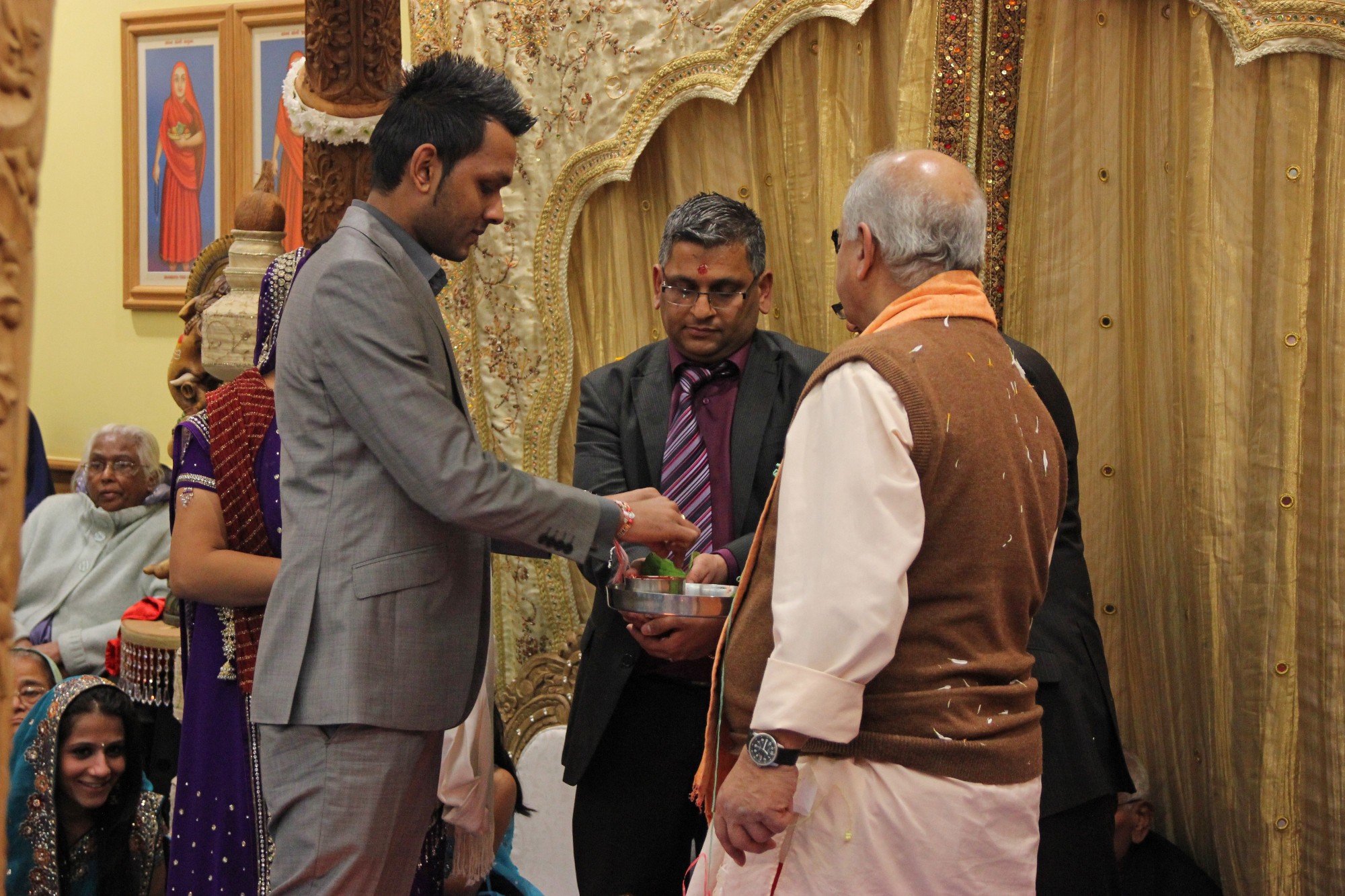 JIMG 0014 - ©1987-2017 SKS Swaminarayan Temple East London