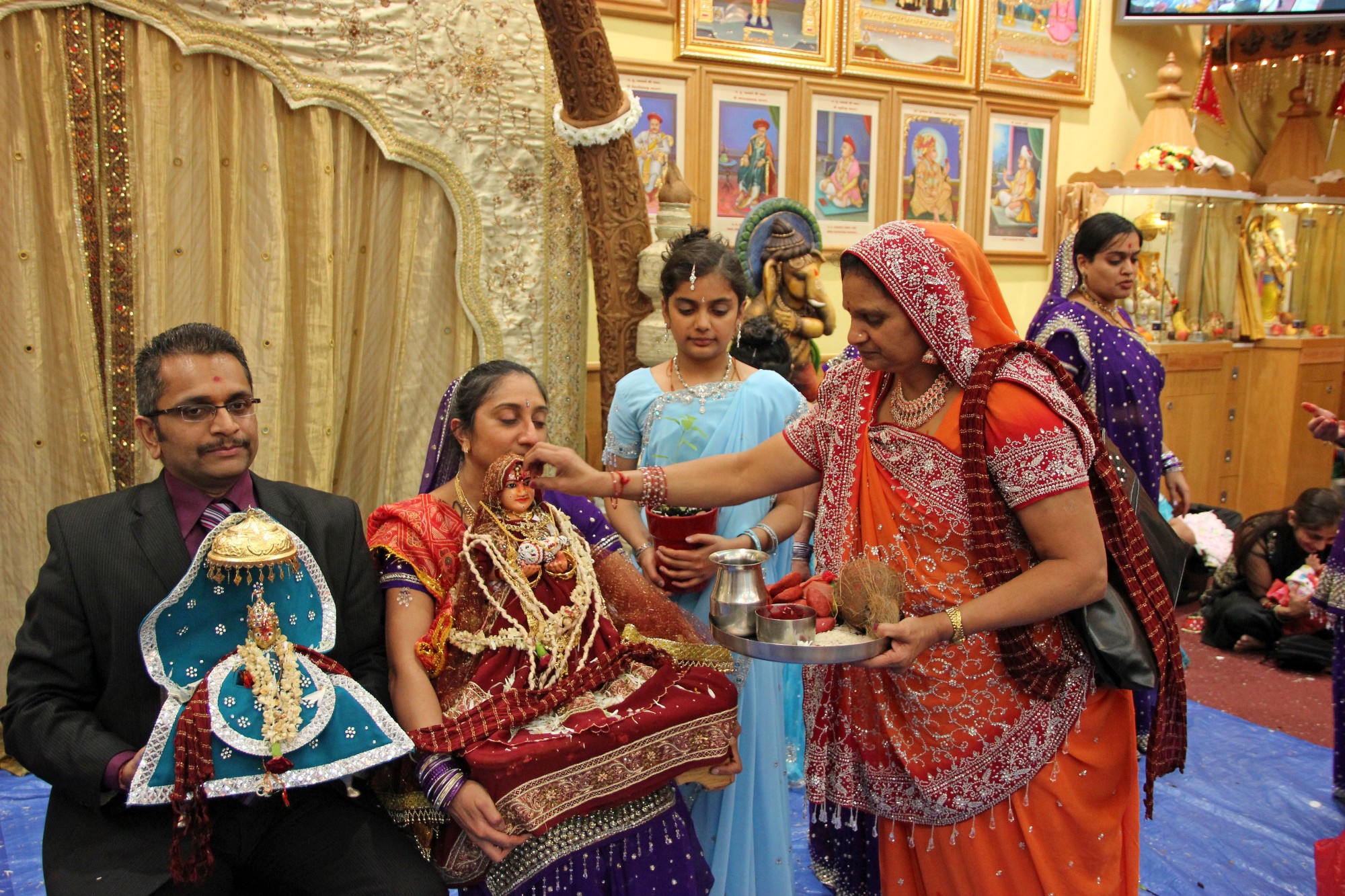 ©1987-2017 SKS Swaminarayan Temple East London