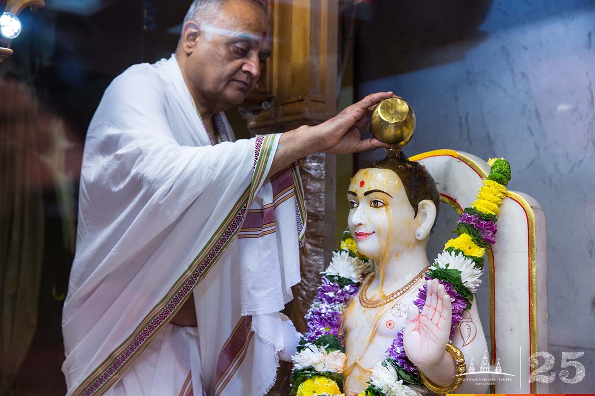 ©1987-2017 SKS Swaminarayan Temple East London