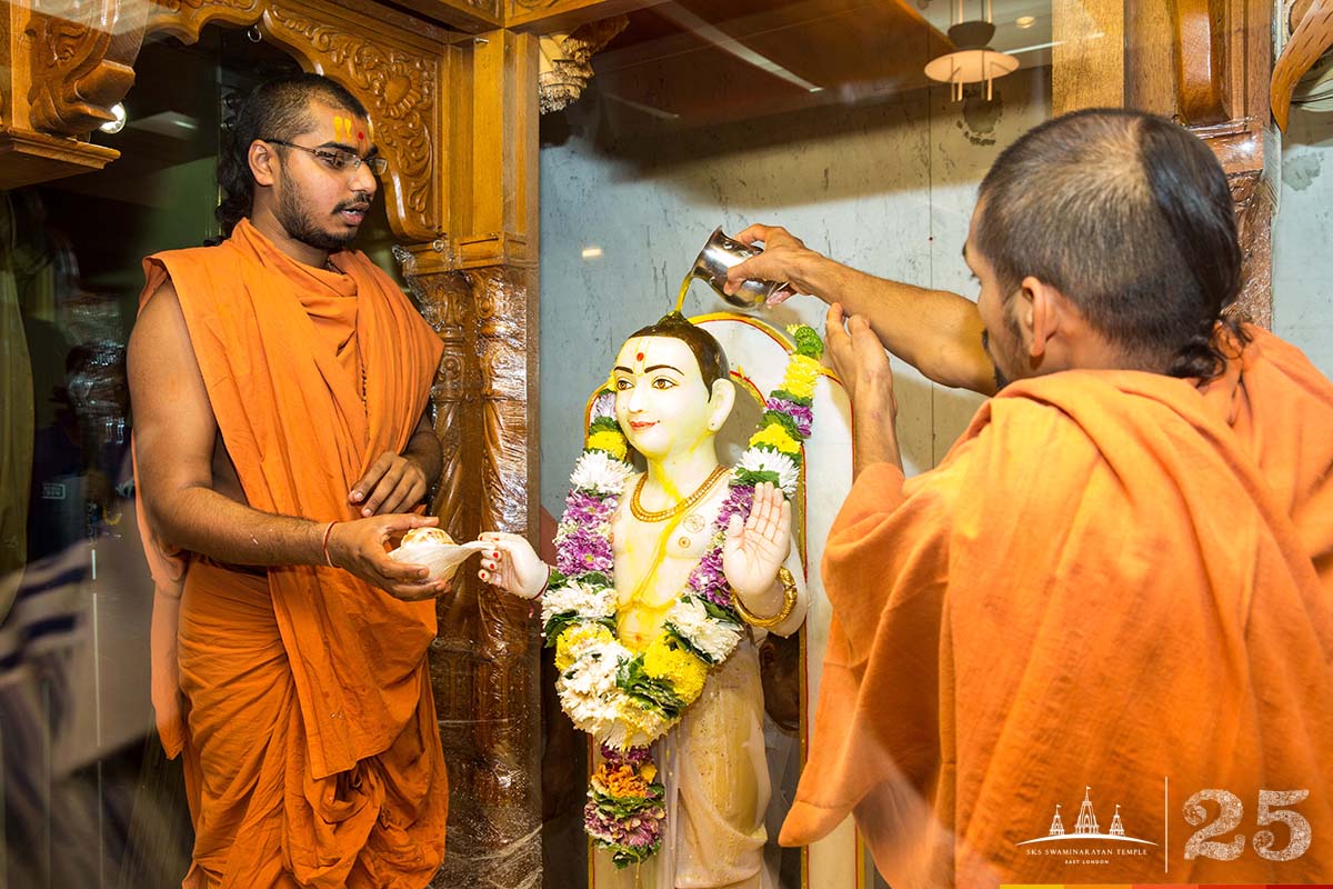 ©1987-2017 SKS Swaminarayan Temple East London
