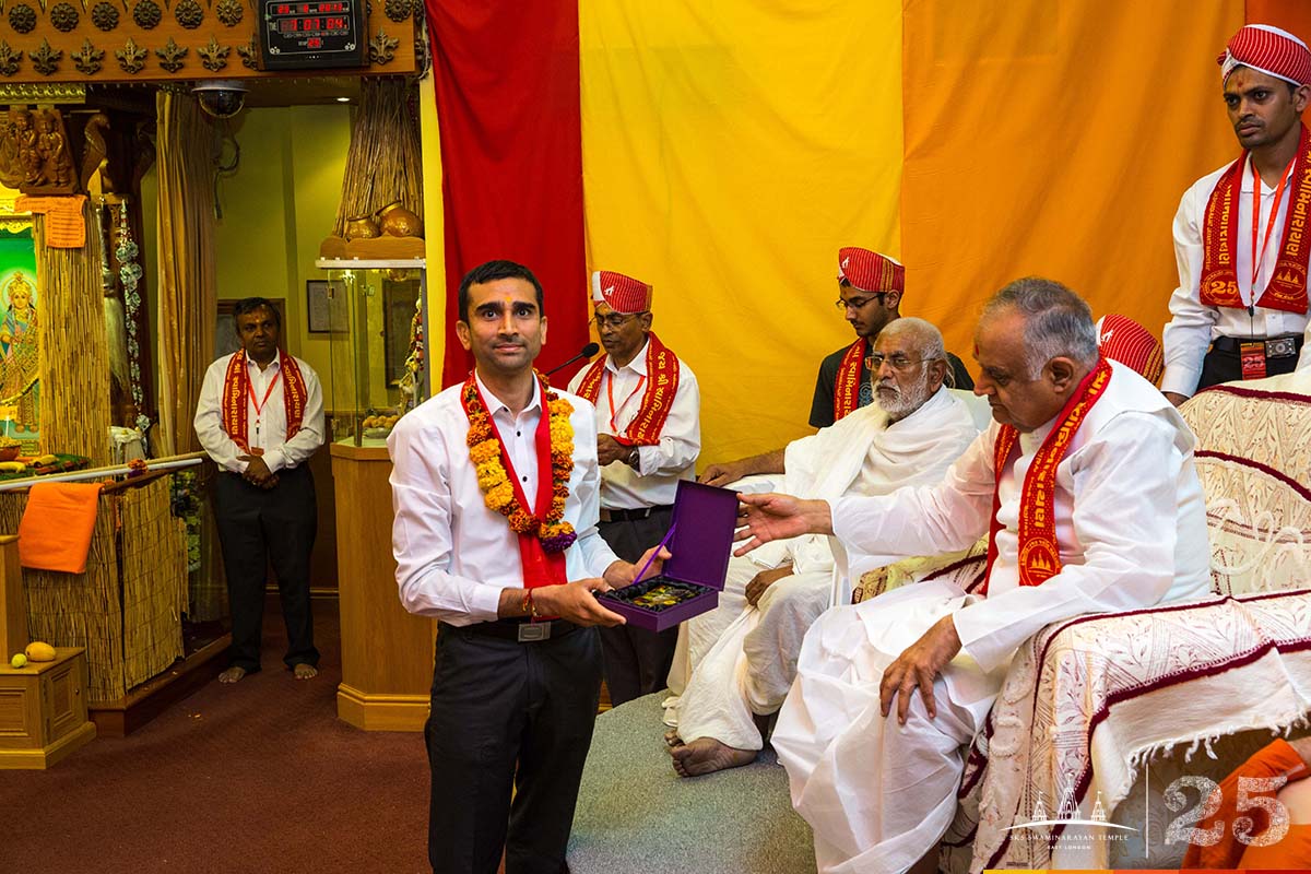 ©1987-2017 SKS Swaminarayan Temple East London