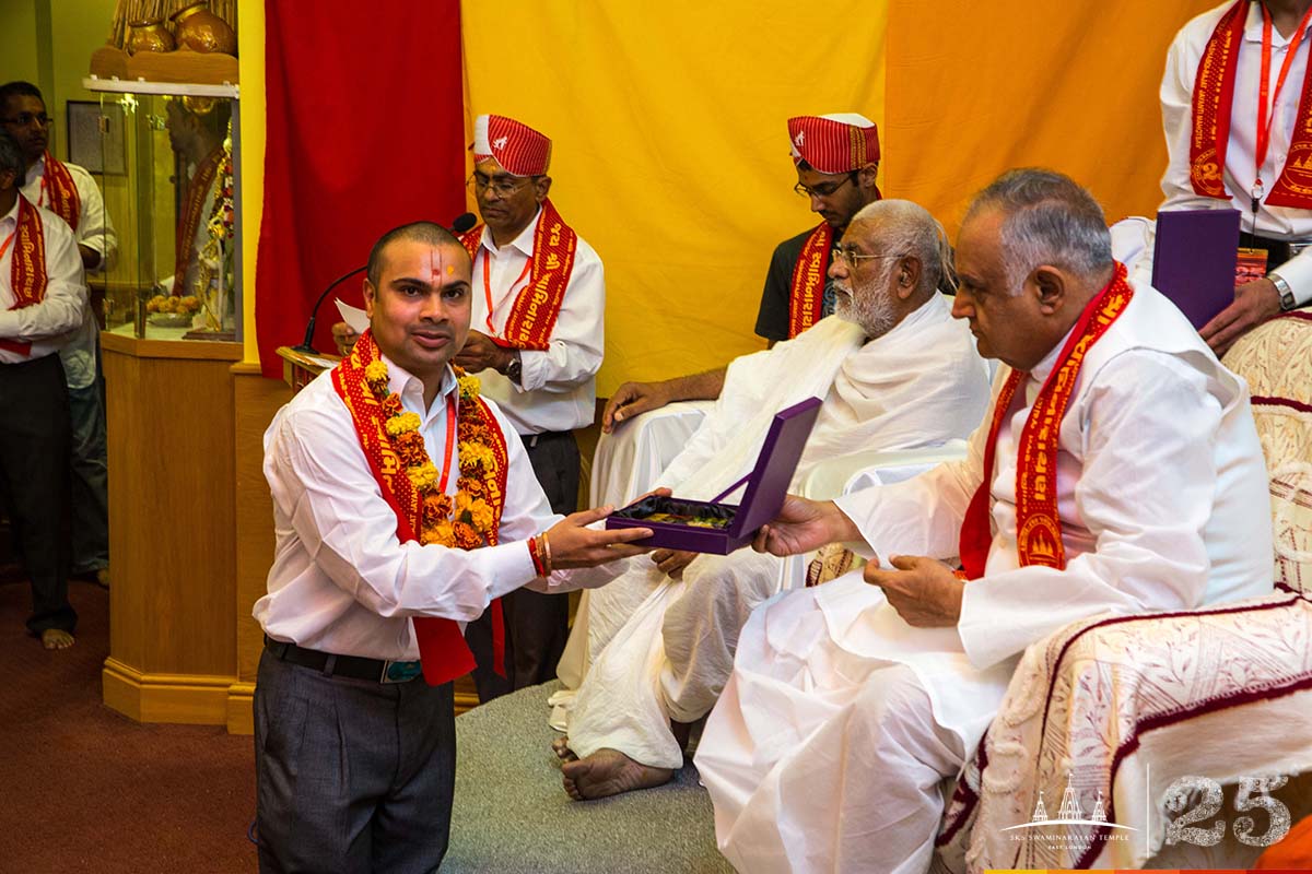 ©1987-2017 SKS Swaminarayan Temple East London