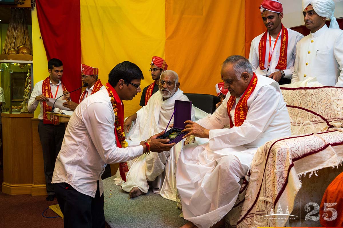 ©1987-2017 SKS Swaminarayan Temple East London