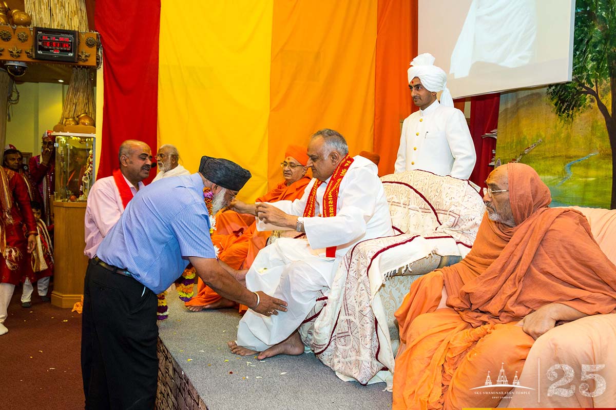 231 - ©1987-2017 SKS Swaminarayan Temple East London