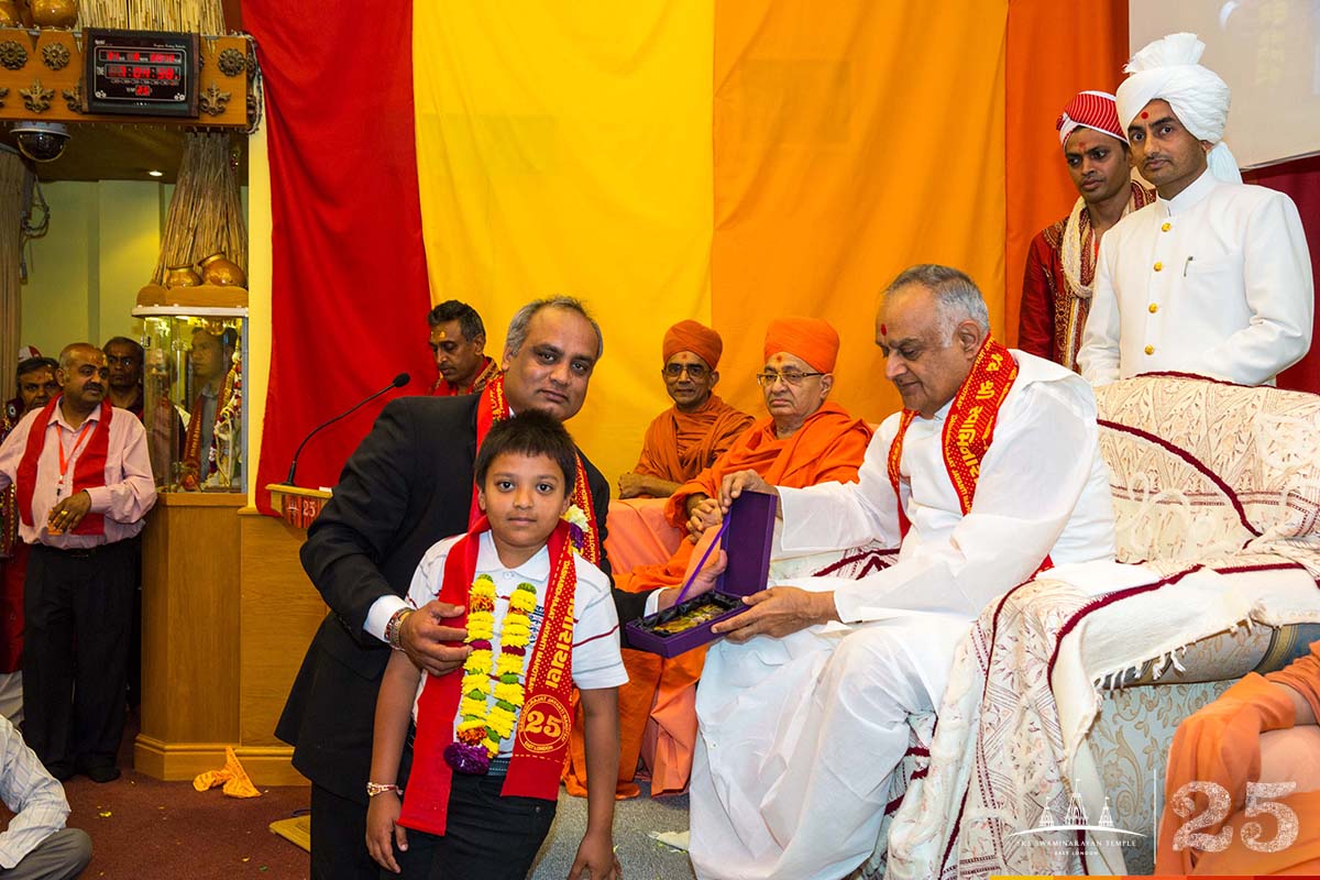 234 - ©1987-2017 SKS Swaminarayan Temple East London