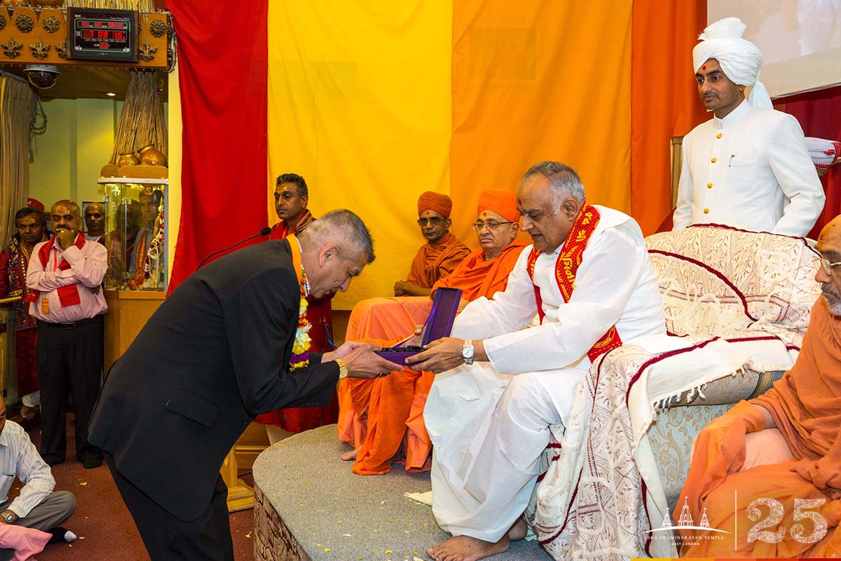 240 - ©1987-2017 SKS Swaminarayan Temple East London