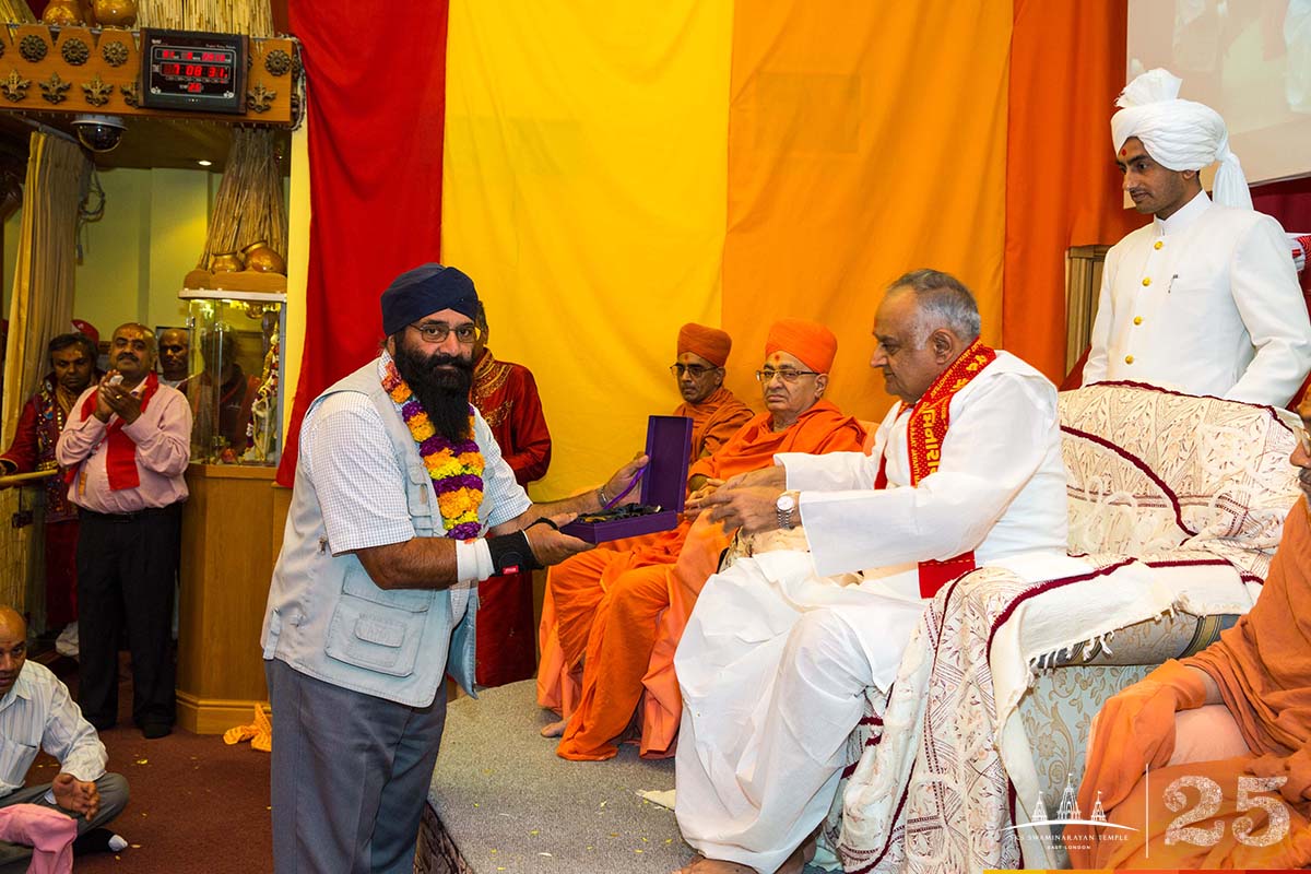241 - ©1987-2017 SKS Swaminarayan Temple East London