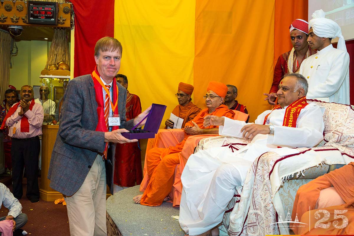 243 - ©1987-2017 SKS Swaminarayan Temple East London