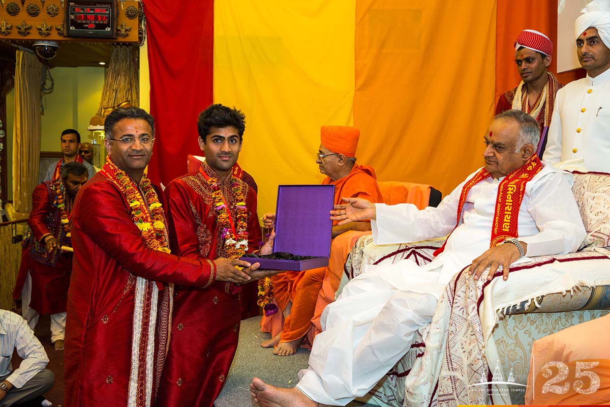 260 - ©1987-2017 SKS Swaminarayan Temple East London