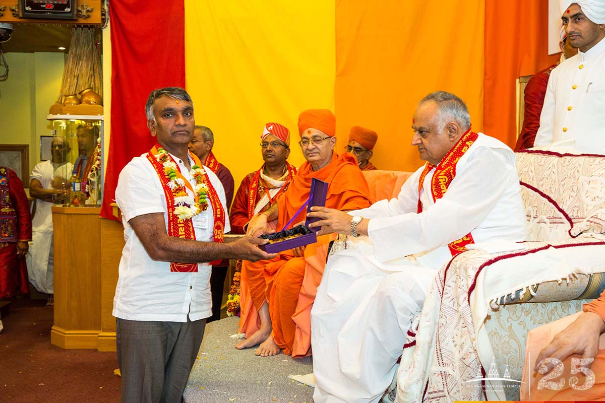 270 - ©1987-2017 SKS Swaminarayan Temple East London