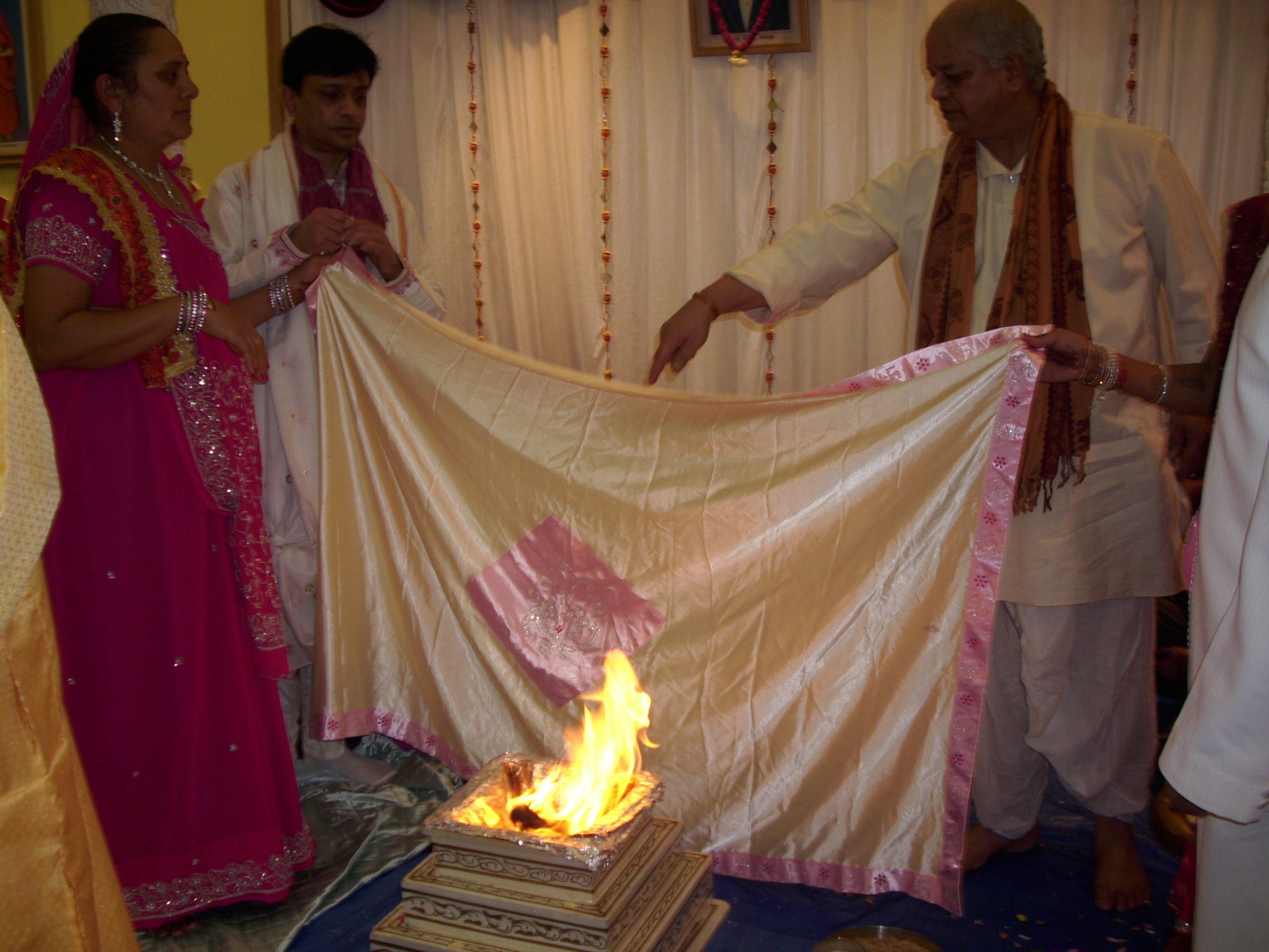 ©1987-2017 SKS Swaminarayan Temple East London