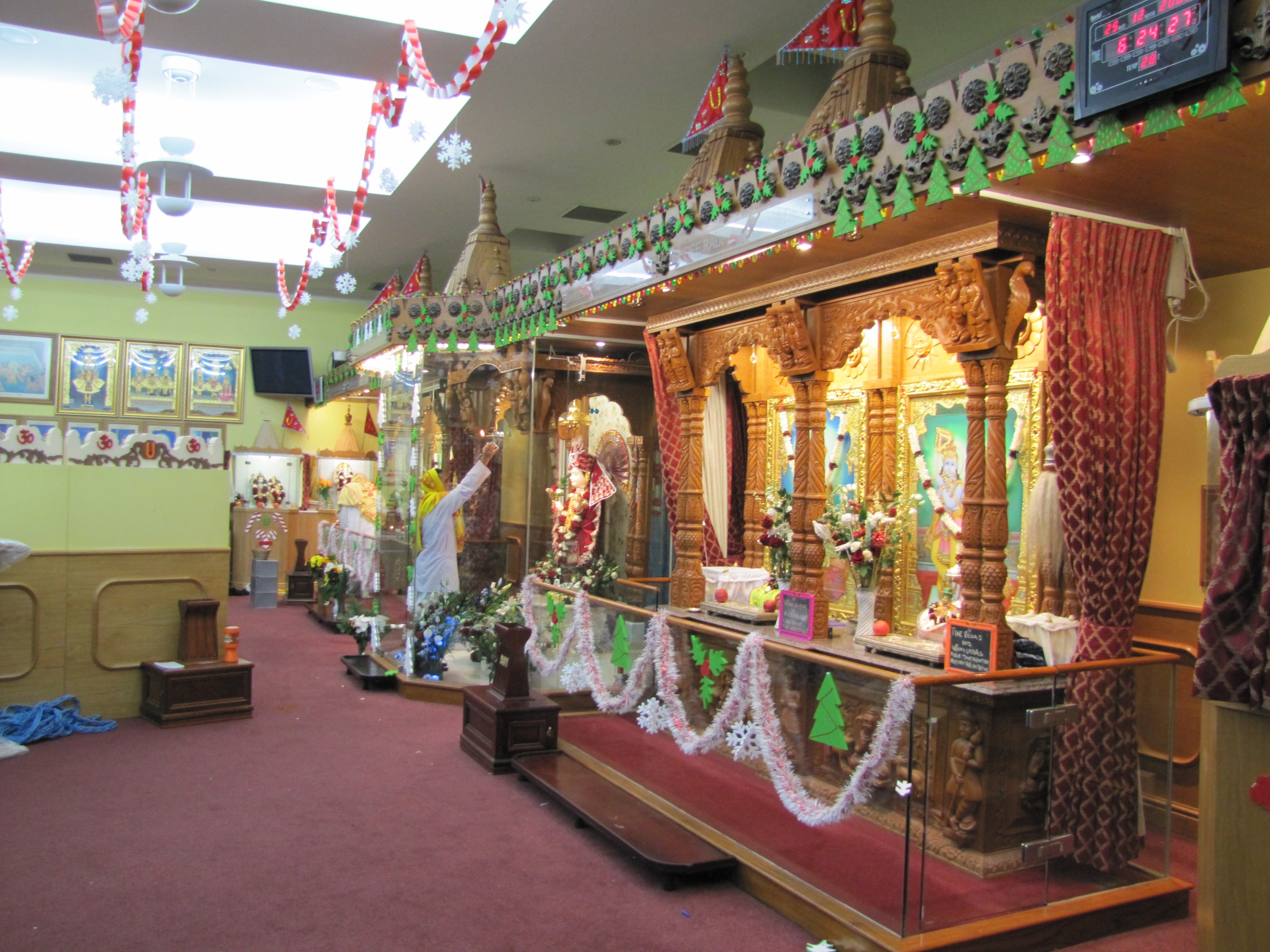 ©1987-2017 SKS Swaminarayan Temple East London