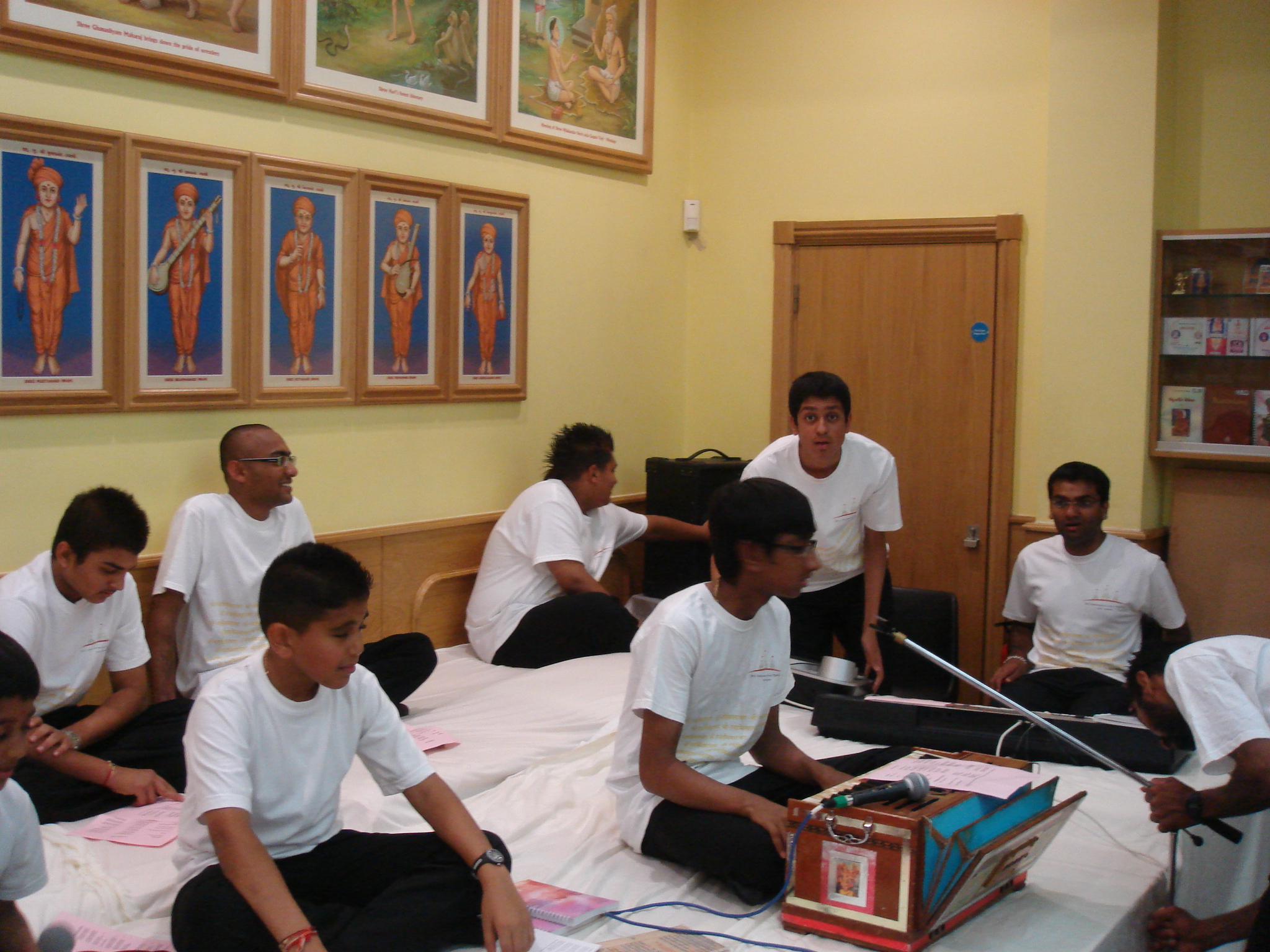 ©1987-2017 SKS Swaminarayan Temple East London