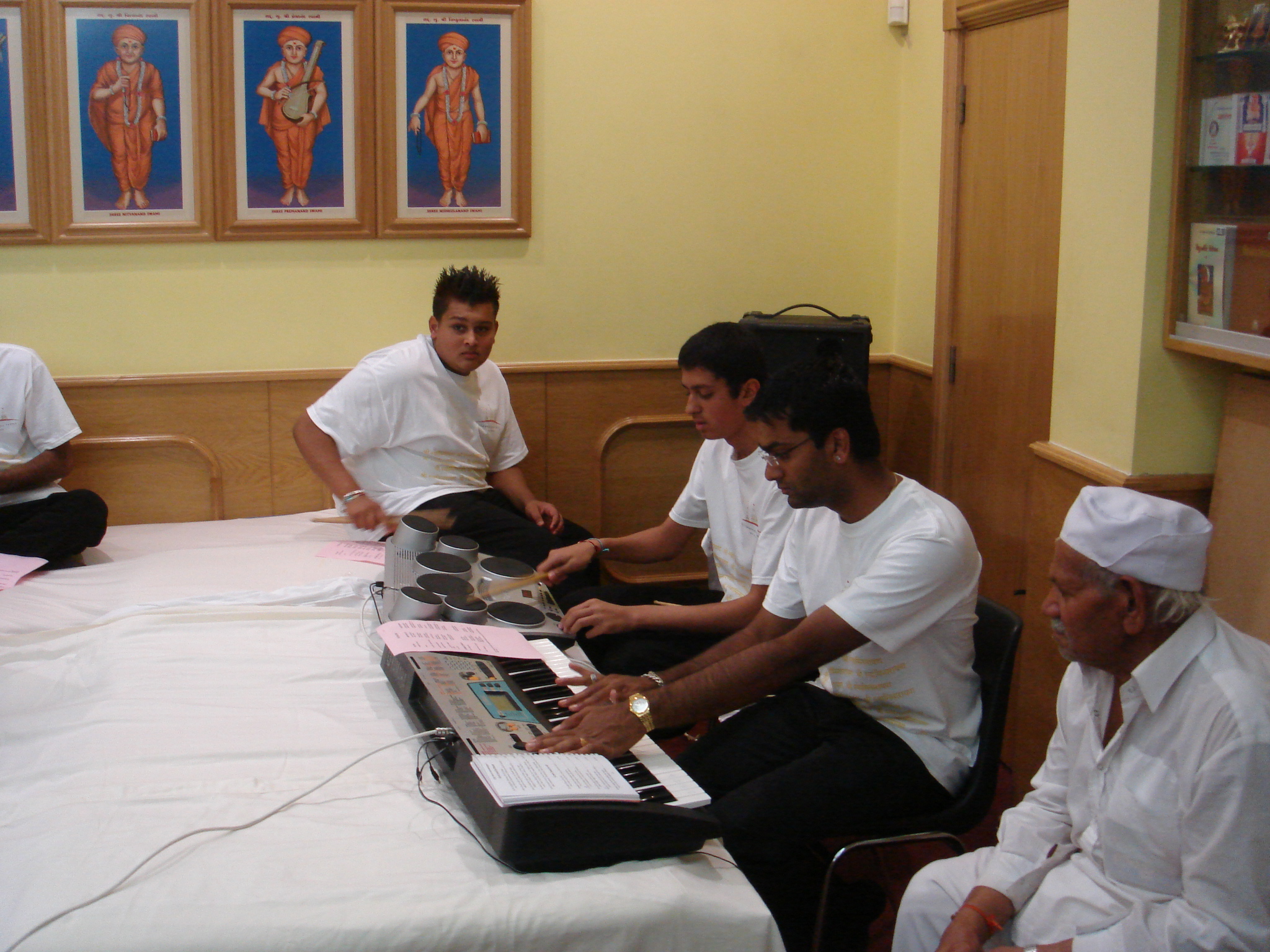 ©1987-2017 SKS Swaminarayan Temple East London
