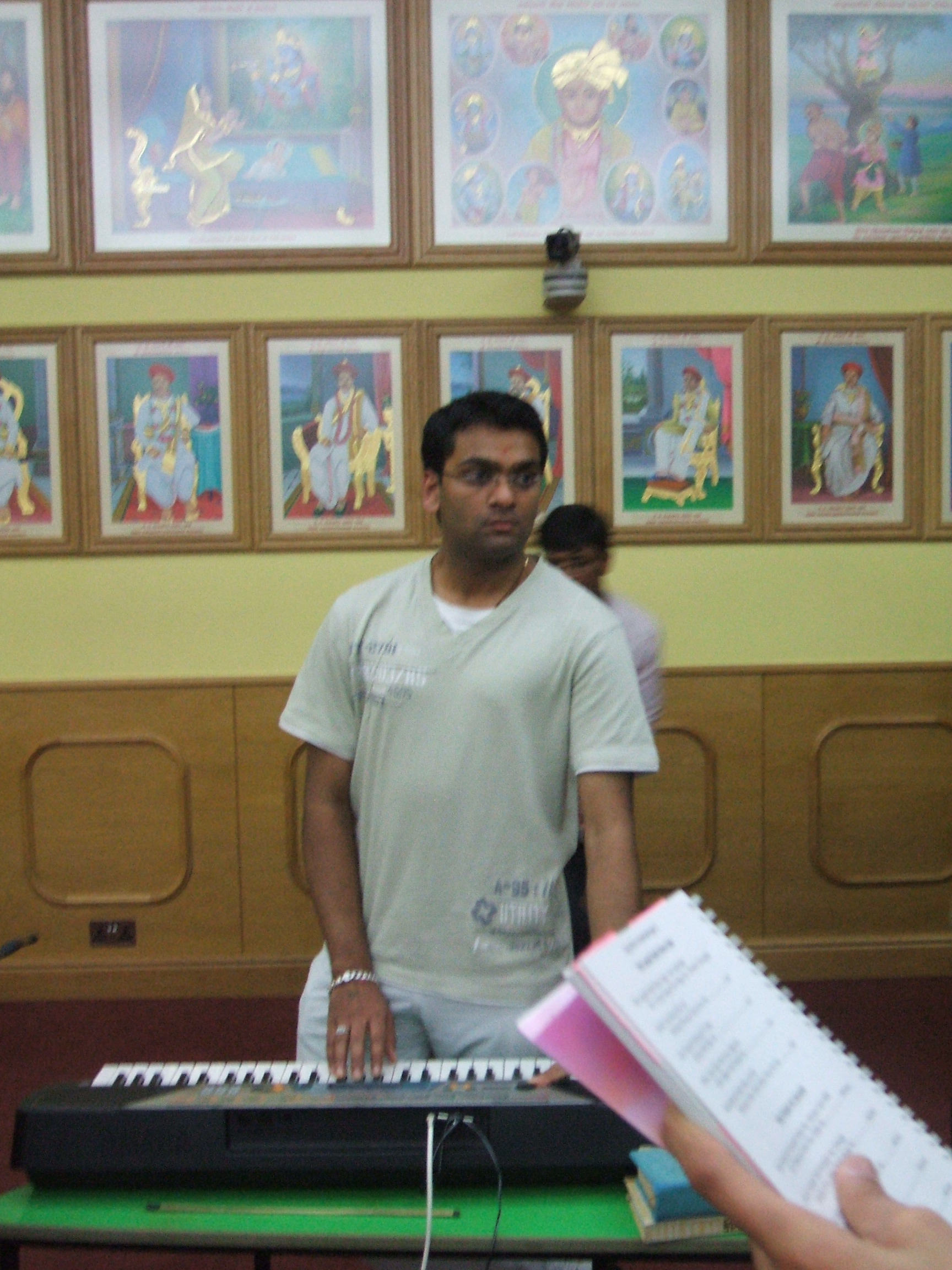 ©1987-2017 SKS Swaminarayan Temple East London