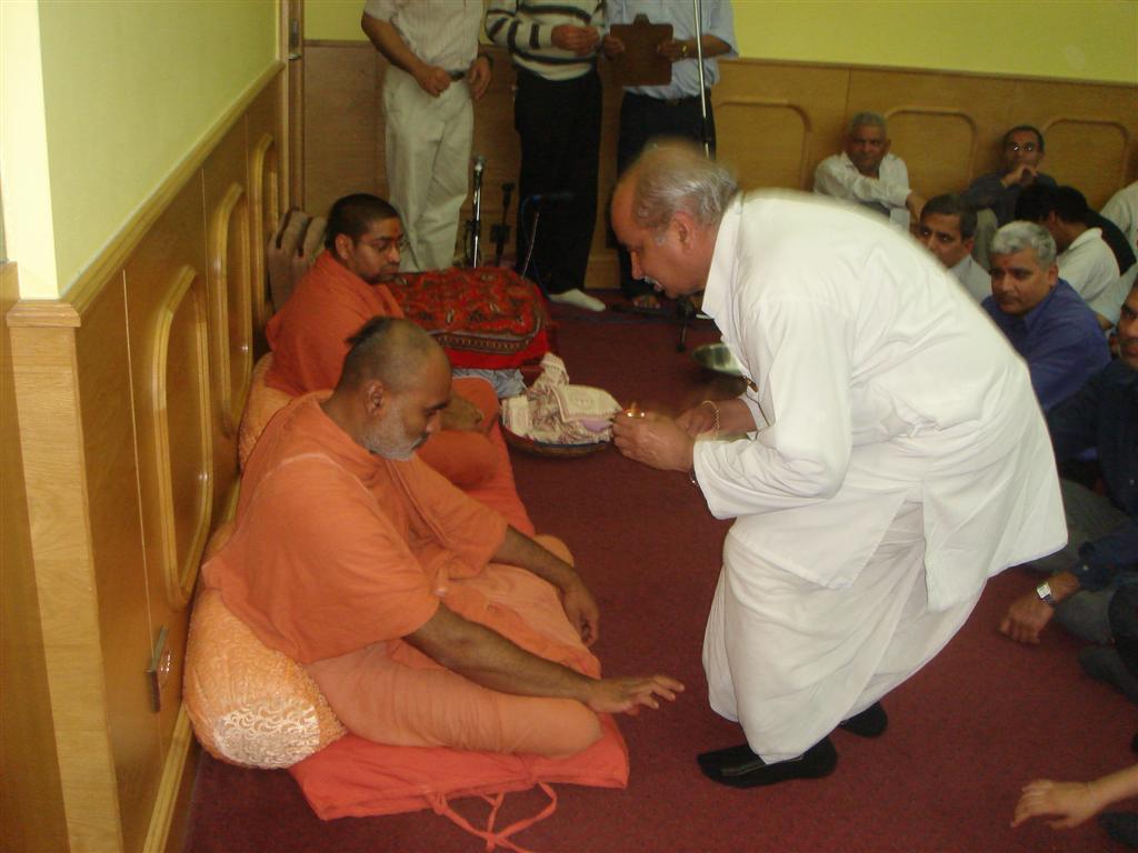 ©1987-2017 SKS Swaminarayan Temple East London