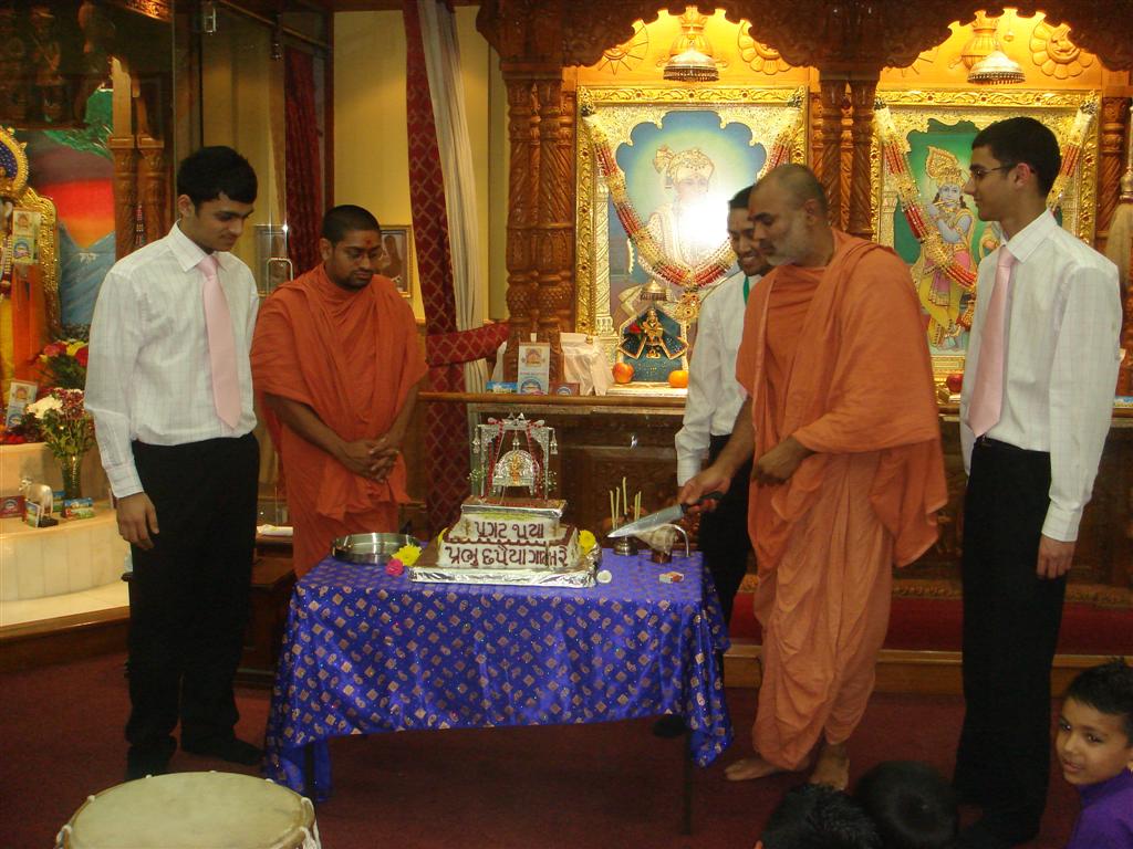 ©1987-2017 SKS Swaminarayan Temple East London