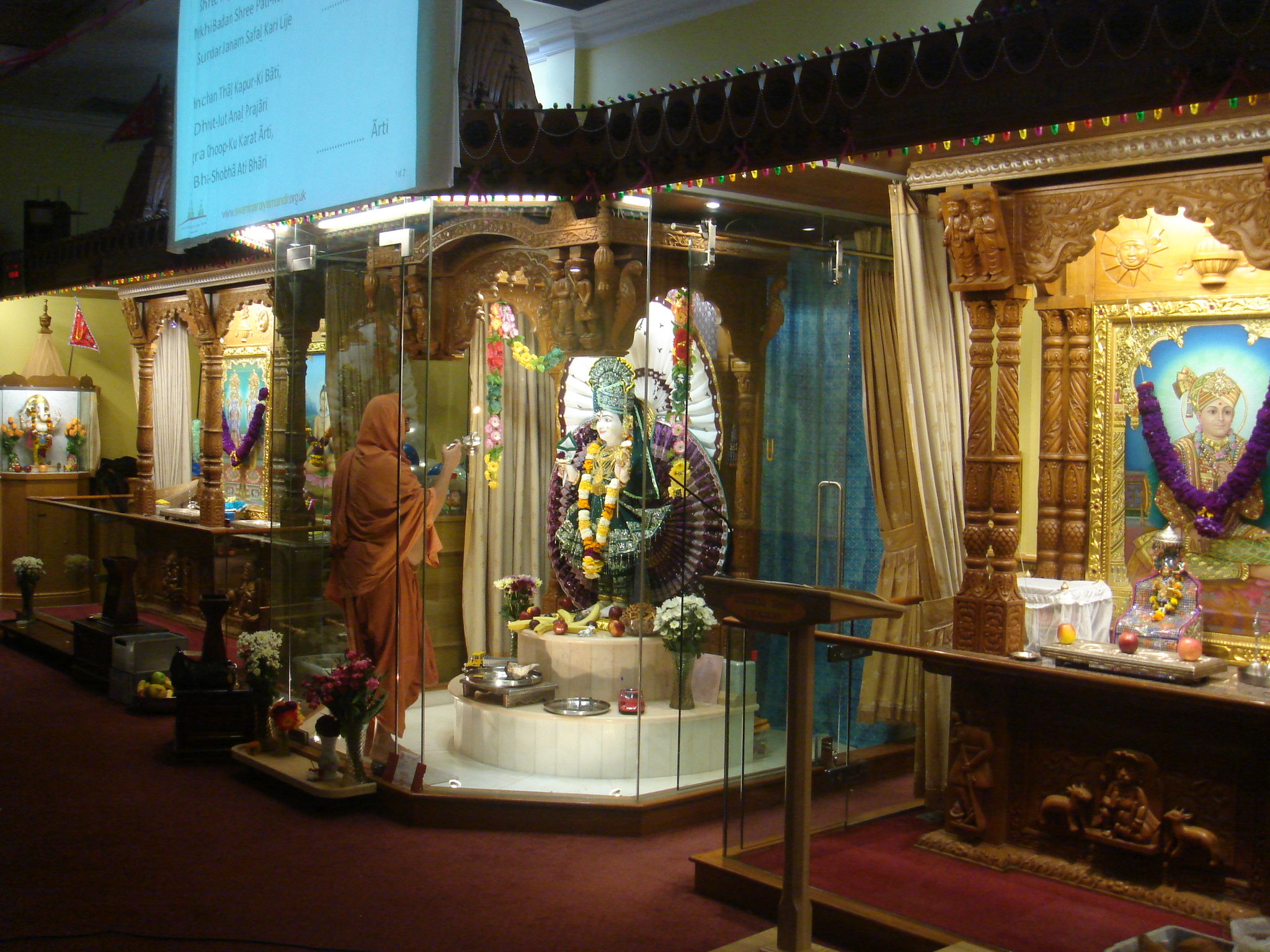 ©1987-2017 SKS Swaminarayan Temple East London