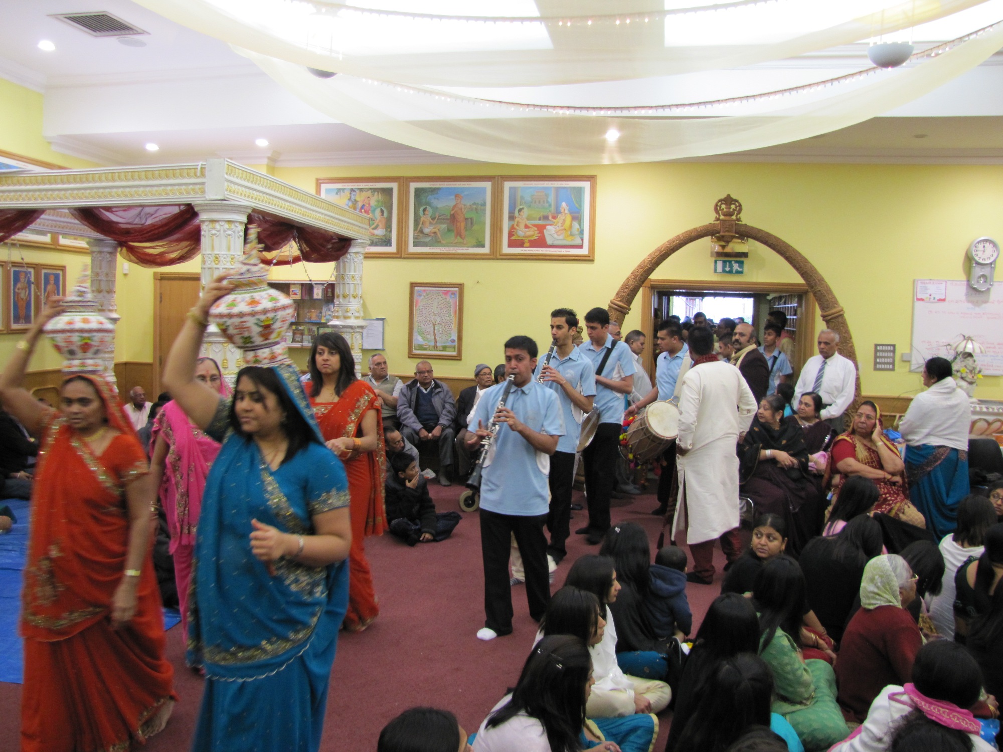 ©1987-2017 SKS Swaminarayan Temple East London