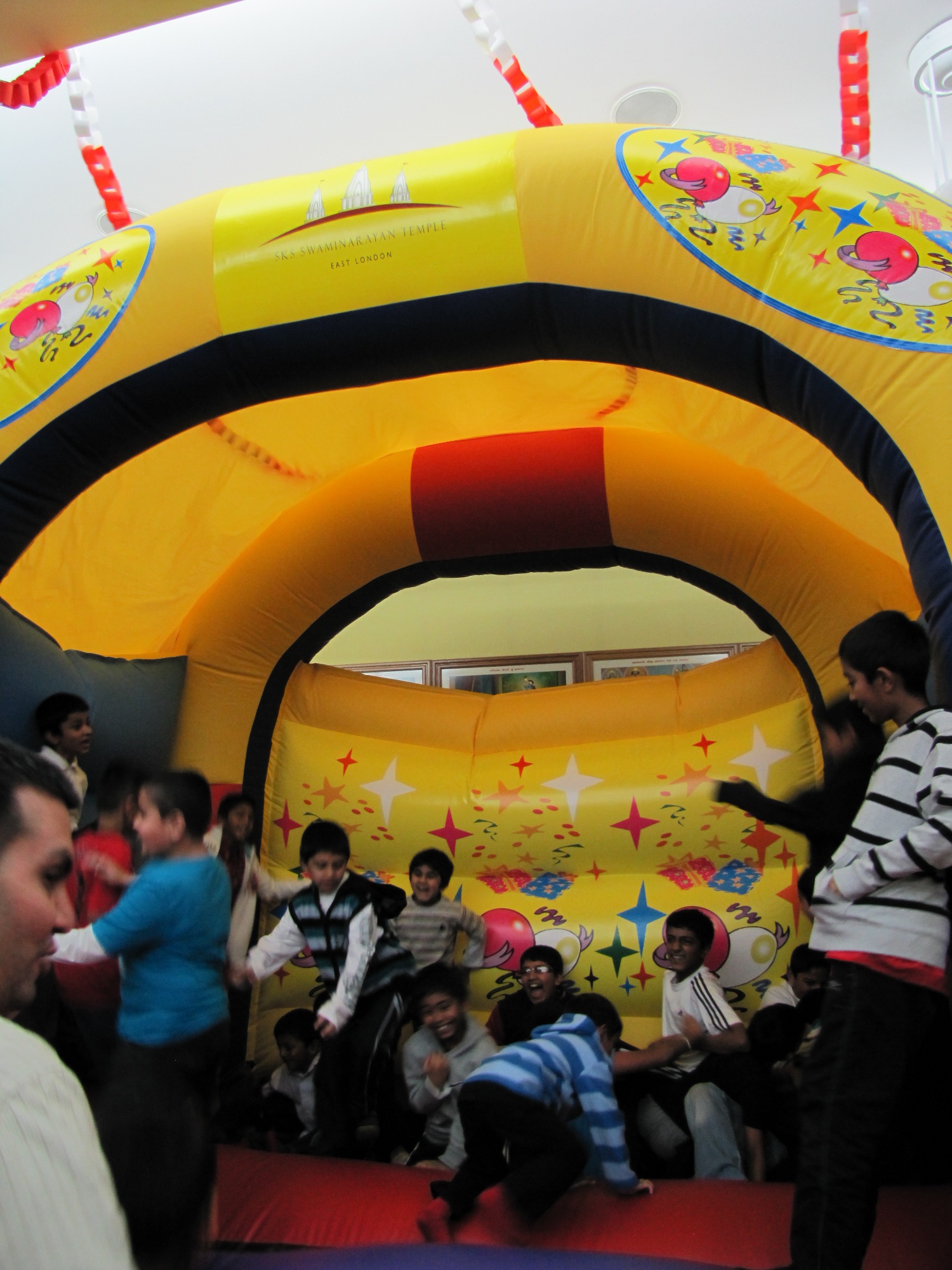 ©1987-2017 SKS Swaminarayan Temple East London