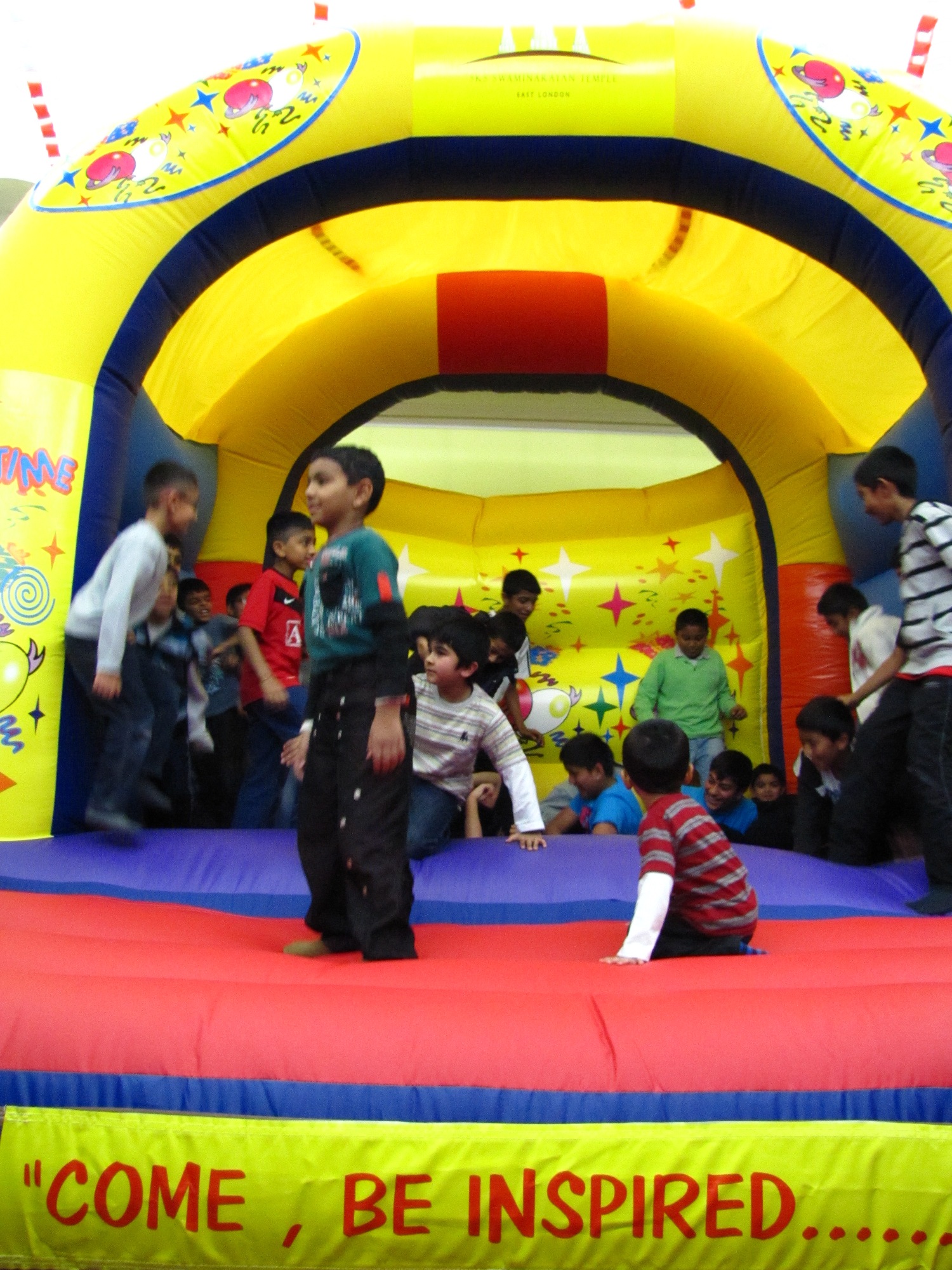 ©1987-2017 SKS Swaminarayan Temple East London