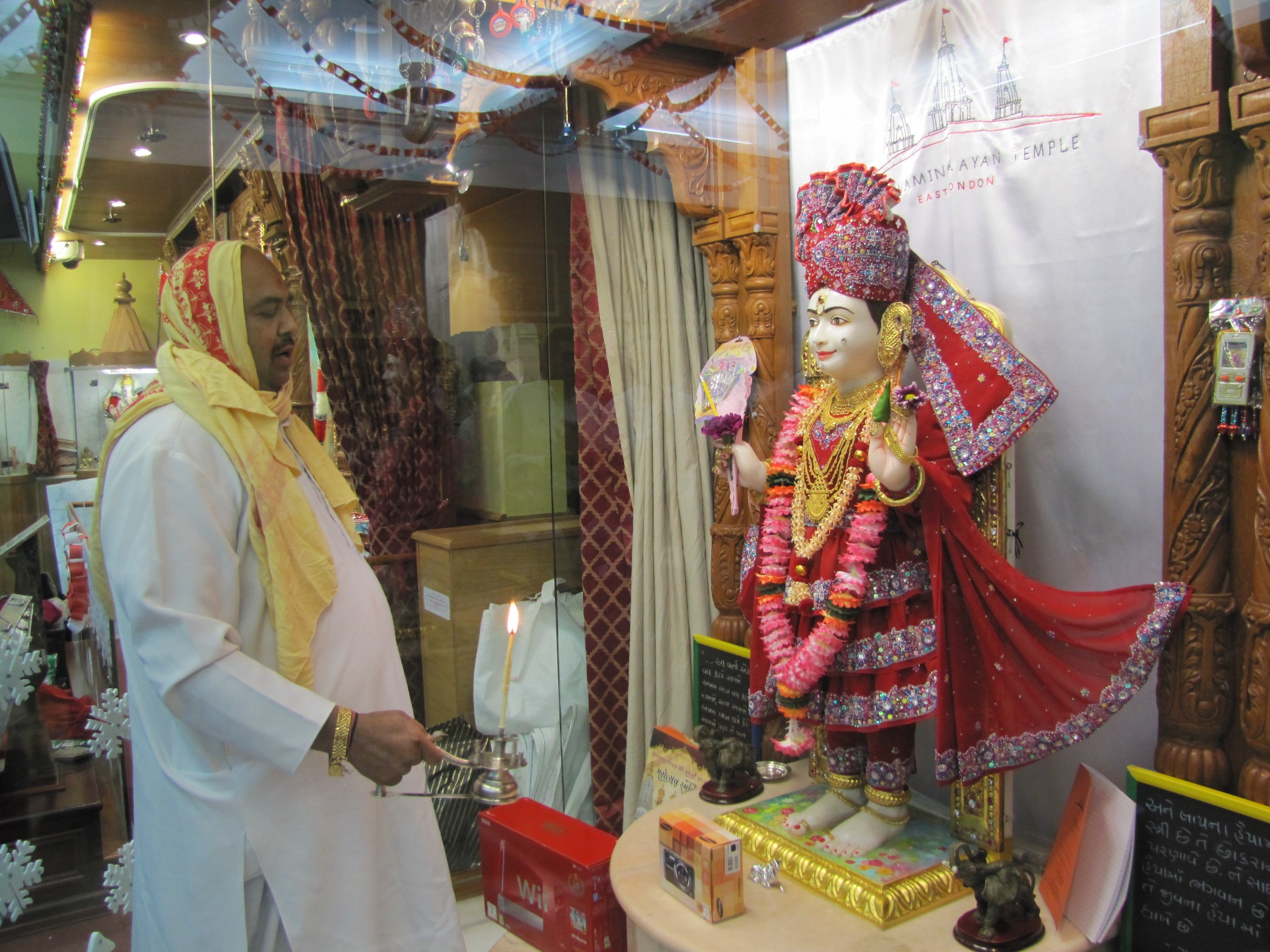 ©1987-2017 SKS Swaminarayan Temple East London