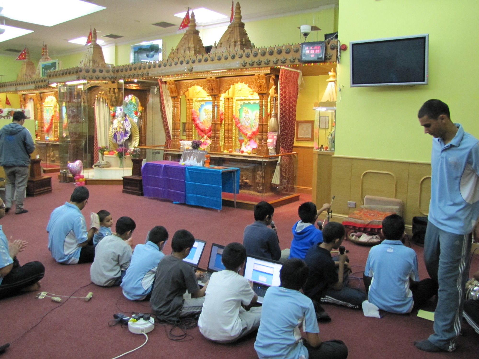 ©1987-2017 SKS Swaminarayan Temple East London