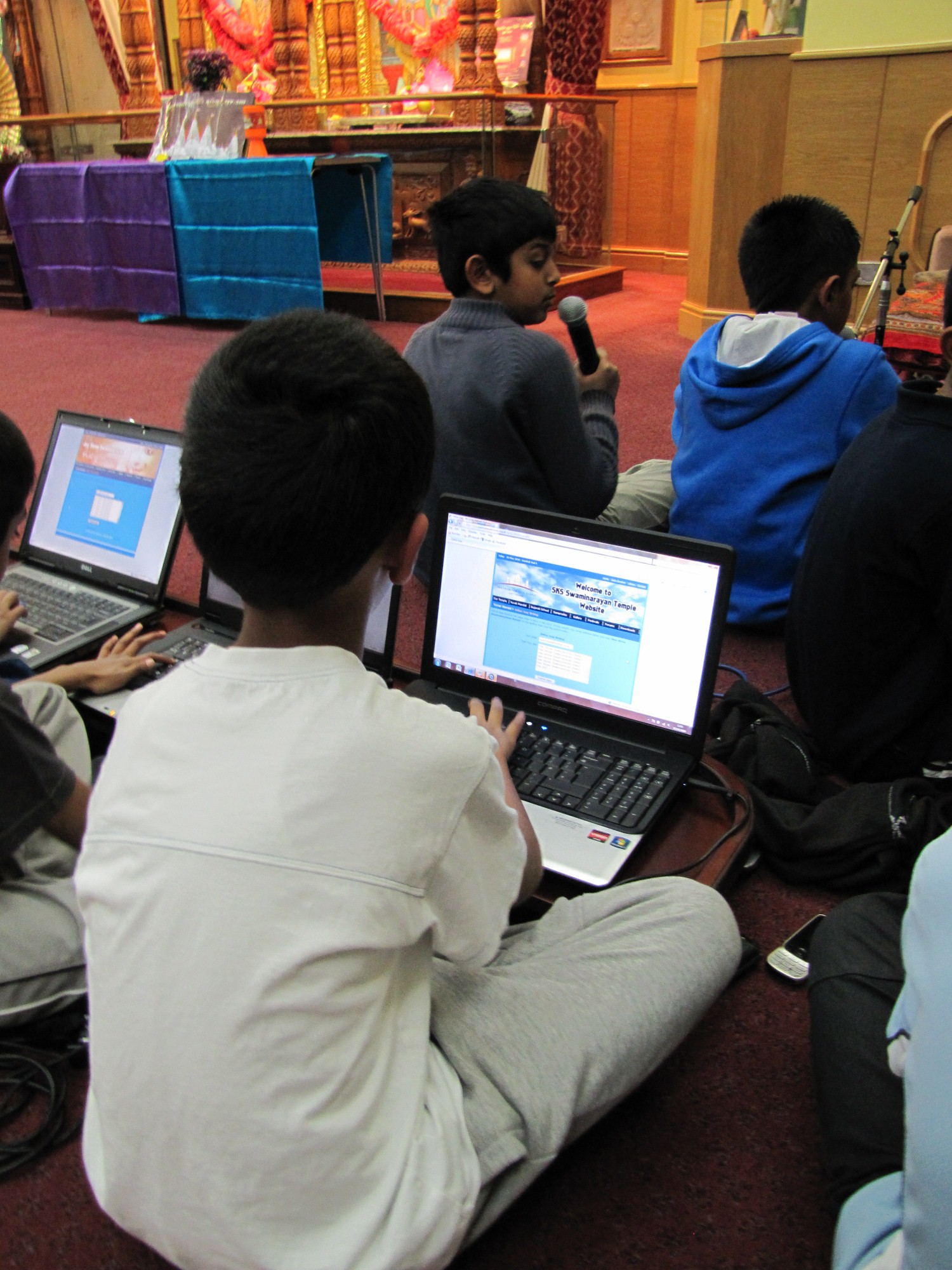 ©1987-2017 SKS Swaminarayan Temple East London