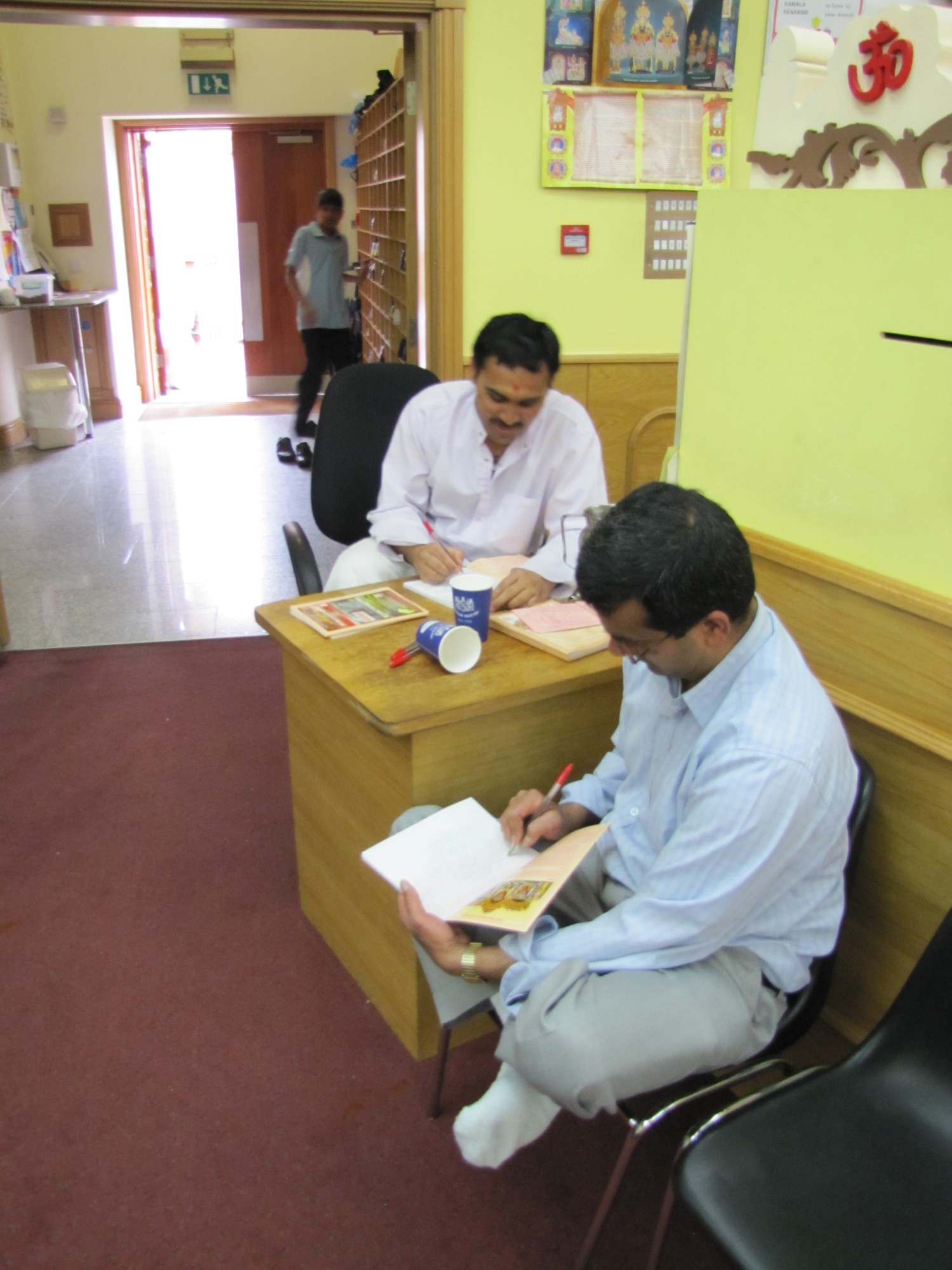 ©1987-2017 SKS Swaminarayan Temple East London