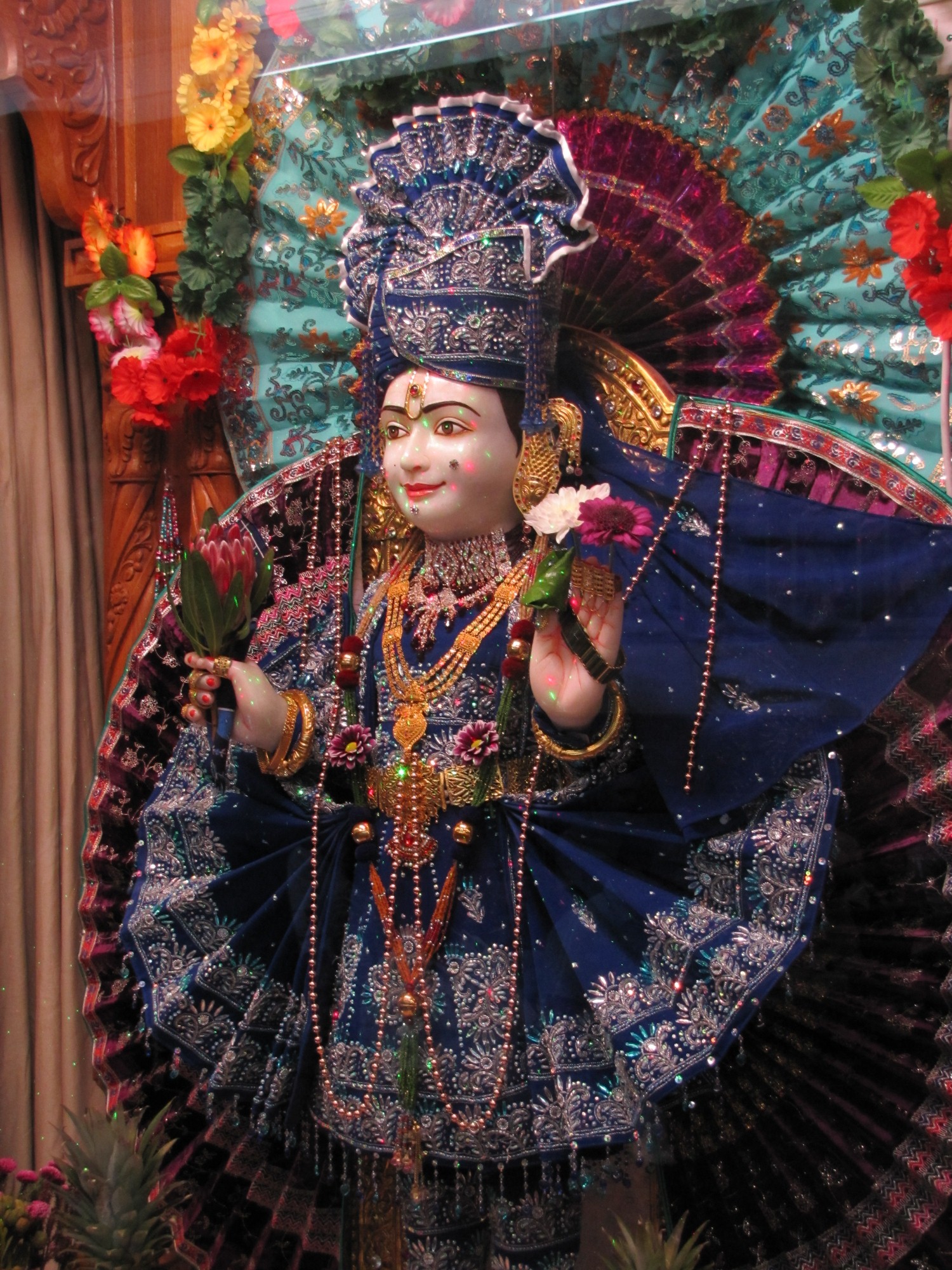 ©1987-2017 SKS Swaminarayan Temple East London