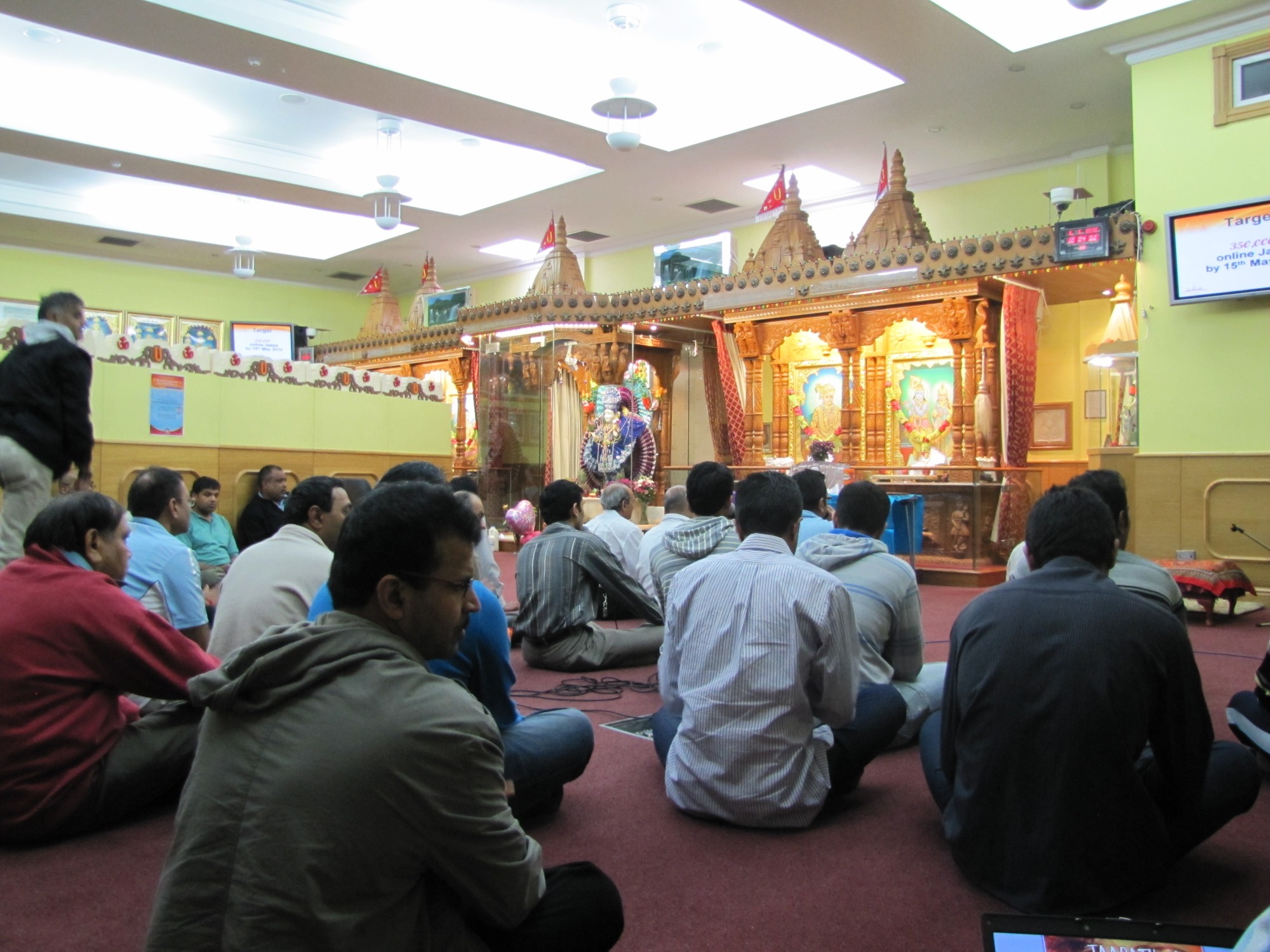 ©1987-2017 SKS Swaminarayan Temple East London