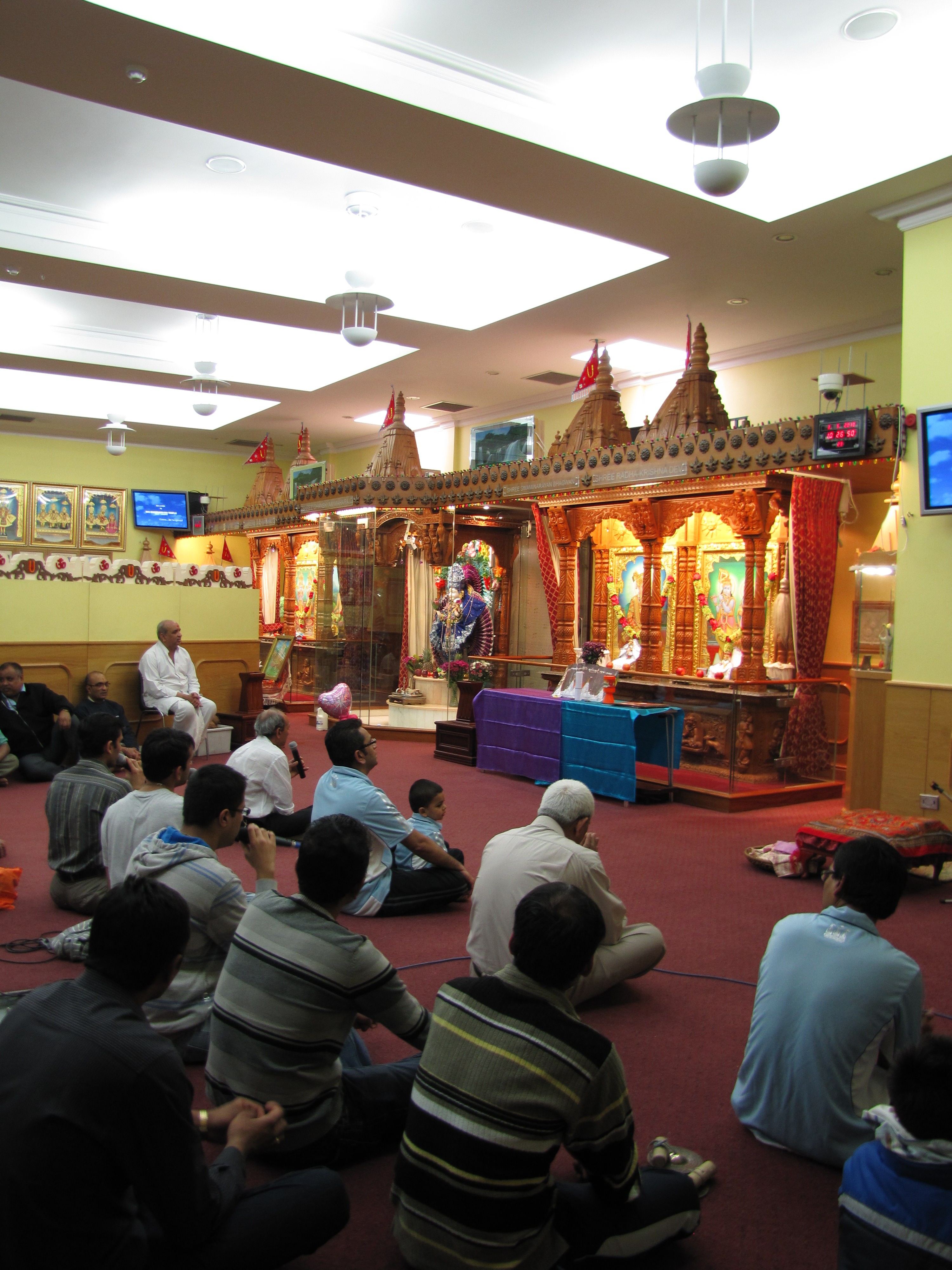 ©1987-2017 SKS Swaminarayan Temple East London