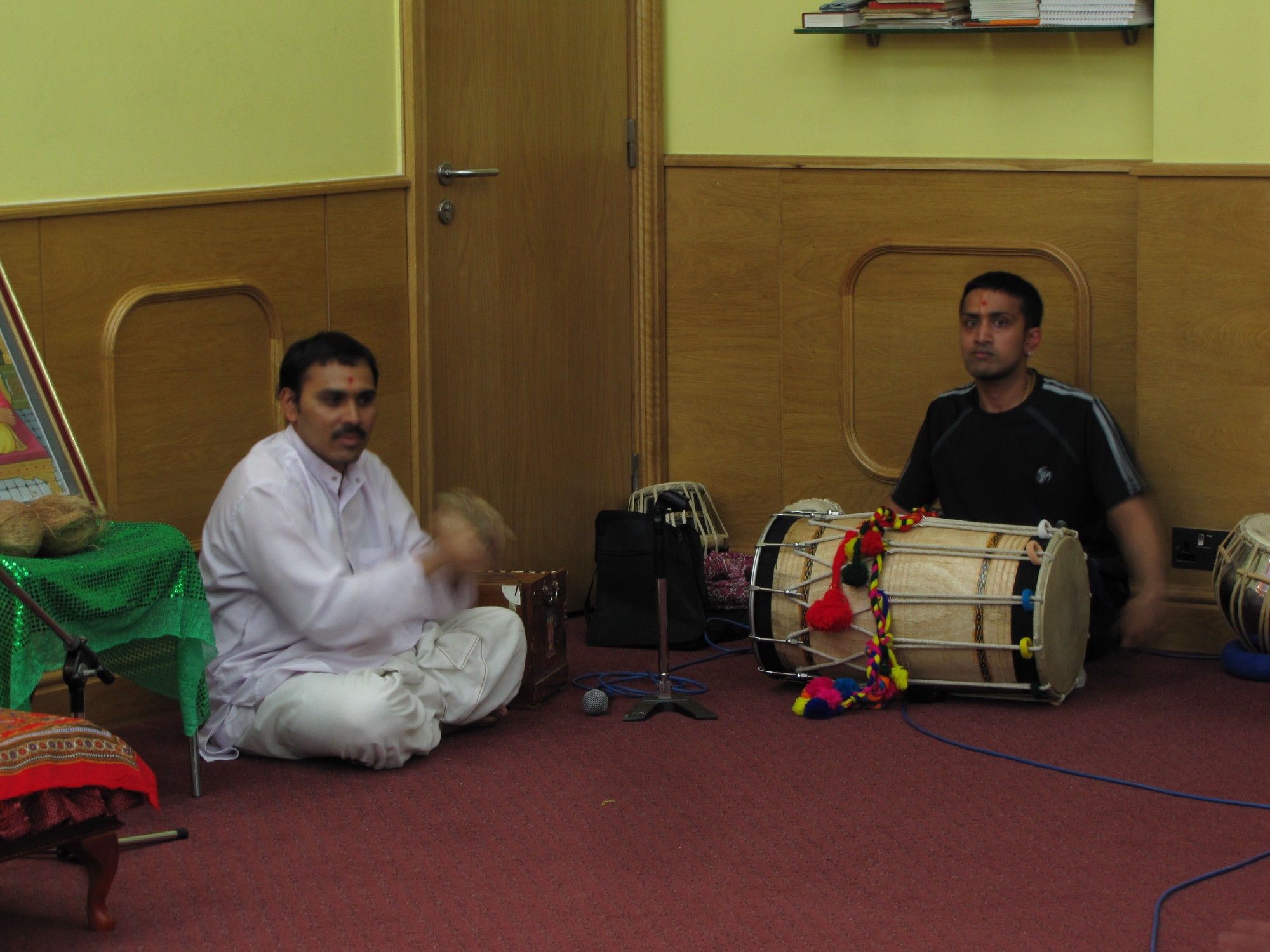 ©1987-2017 SKS Swaminarayan Temple East London