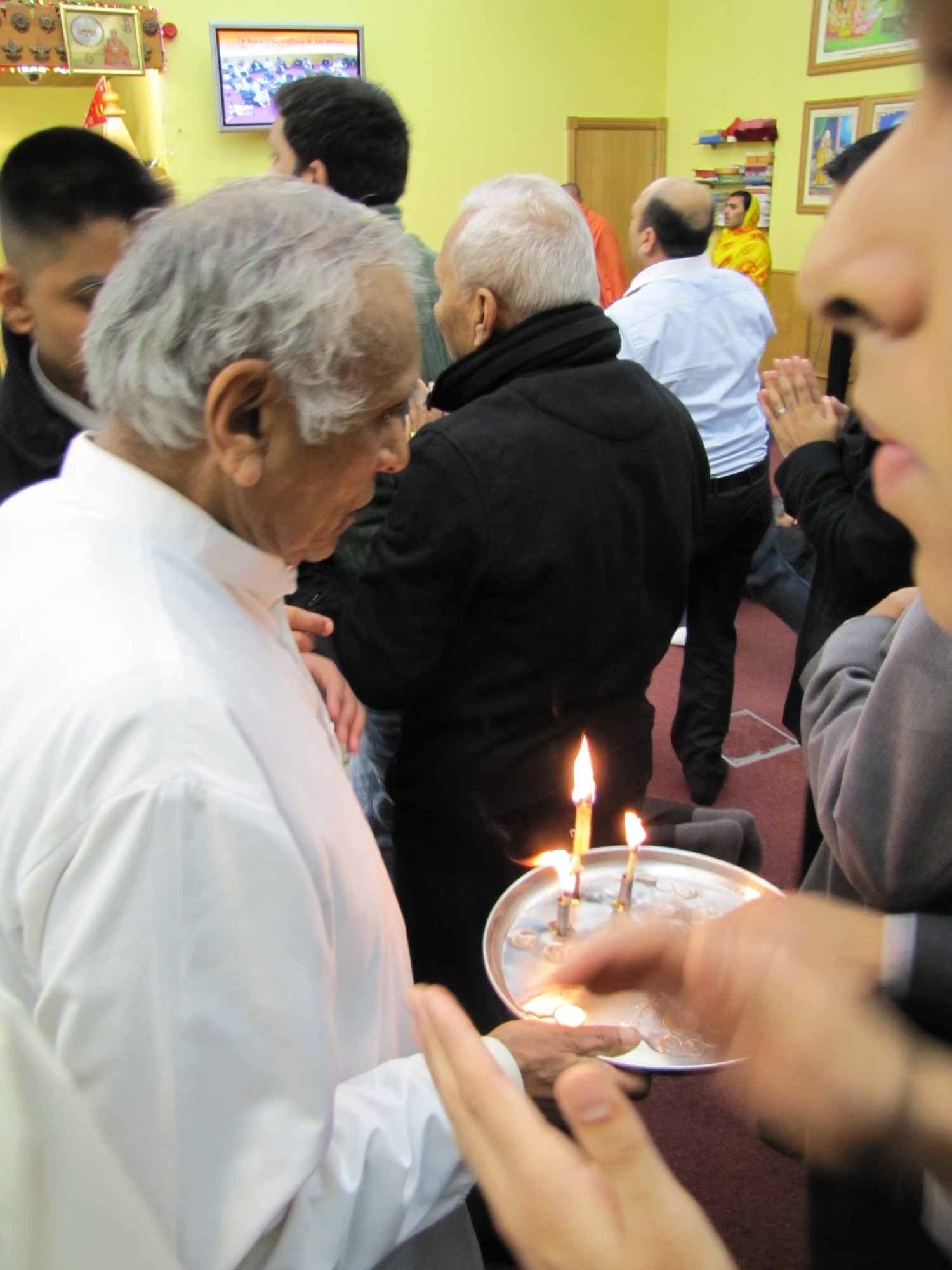 ©1987-2017 SKS Swaminarayan Temple East London
