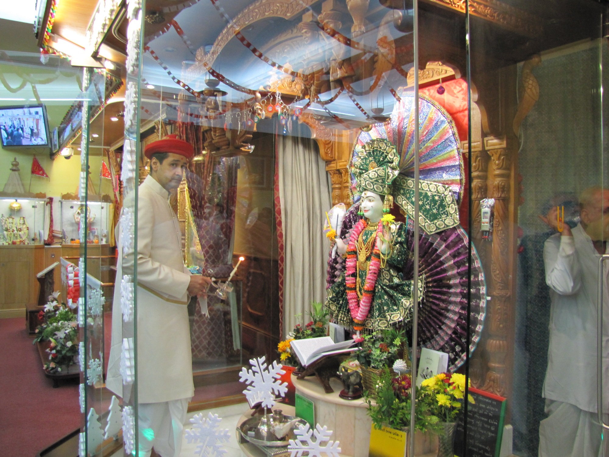 ©1987-2017 SKS Swaminarayan Temple East London