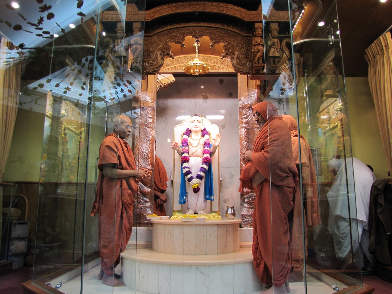 ©1987-2017 SKS Swaminarayan Temple East London