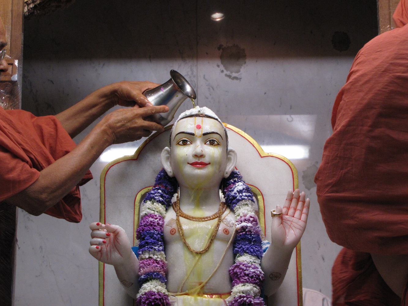 ©1987-2017 SKS Swaminarayan Temple East London