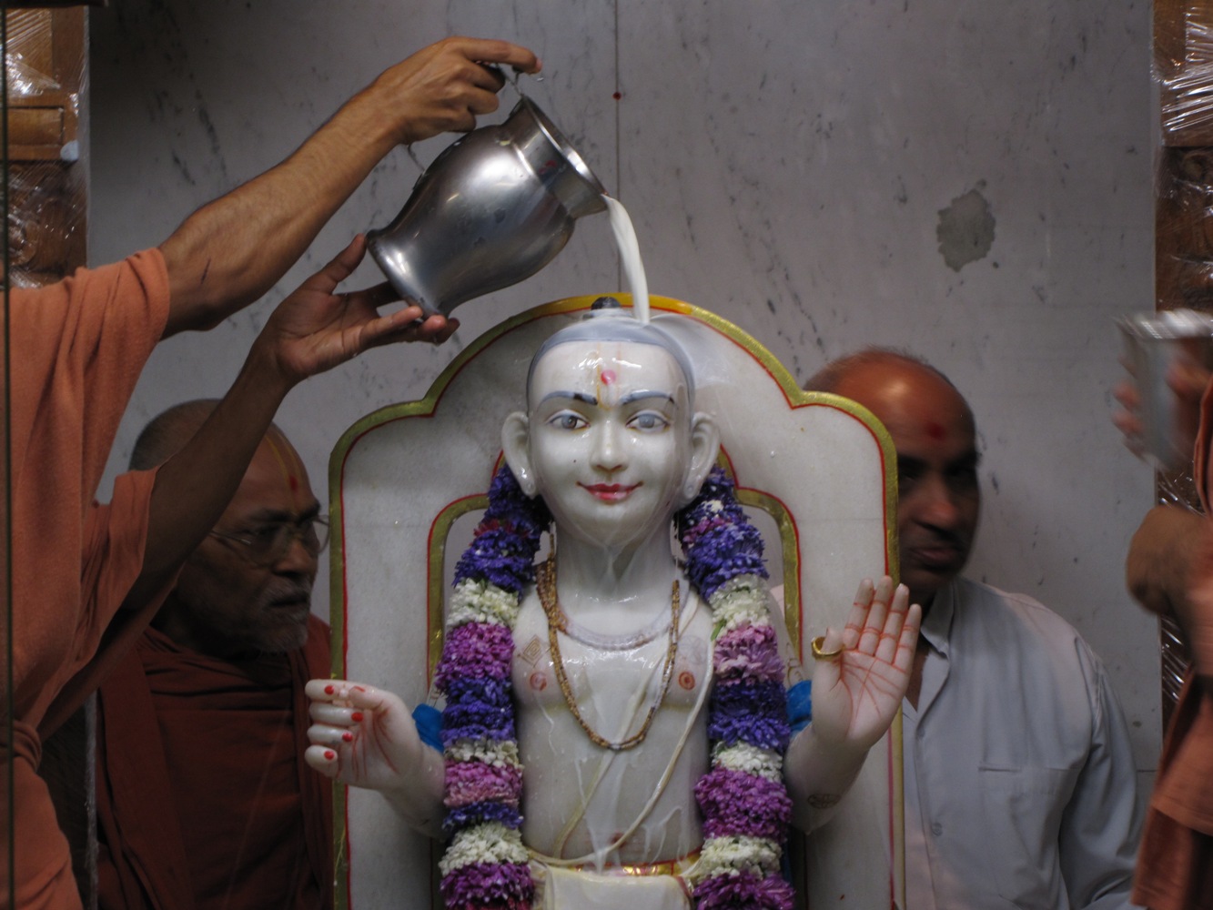 ©1987-2017 SKS Swaminarayan Temple East London