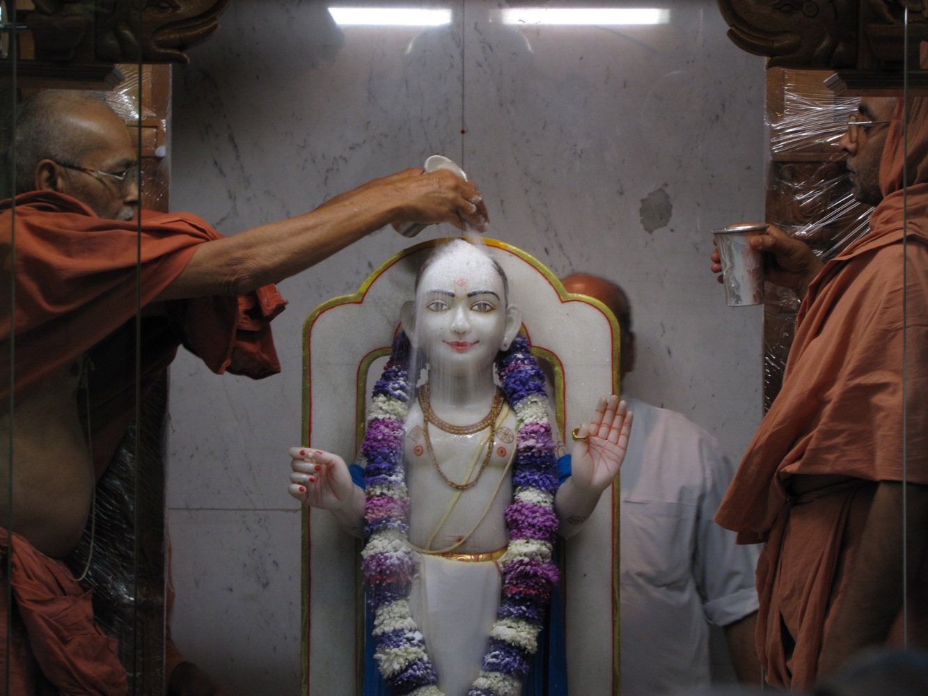 ©1987-2017 SKS Swaminarayan Temple East London