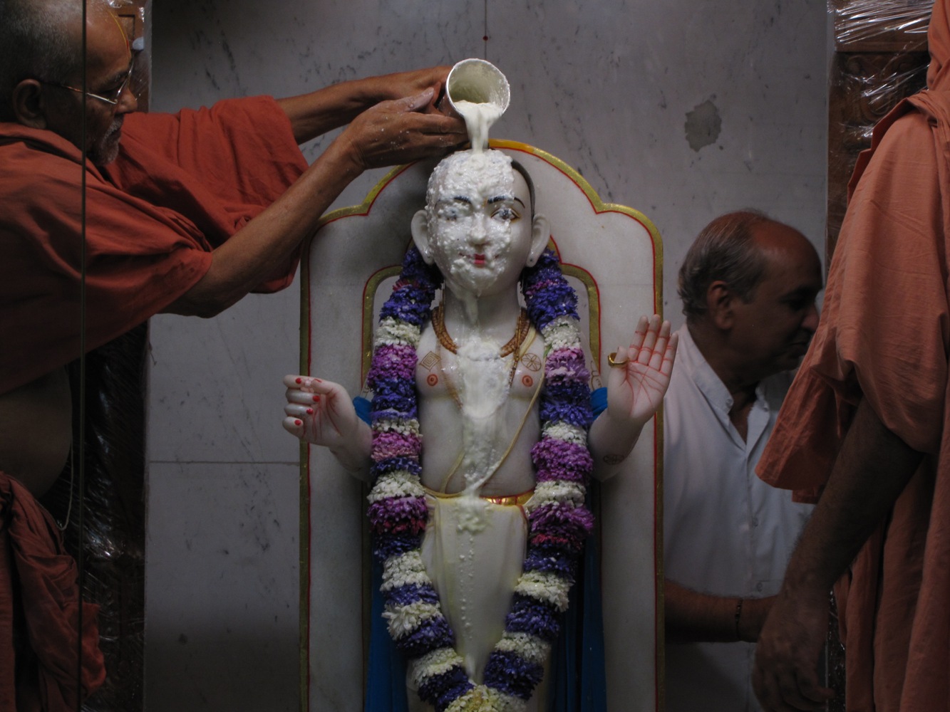 ©1987-2017 SKS Swaminarayan Temple East London