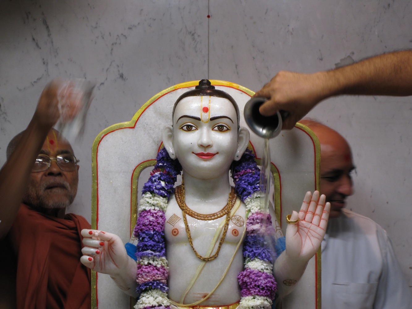 ©1987-2017 SKS Swaminarayan Temple East London