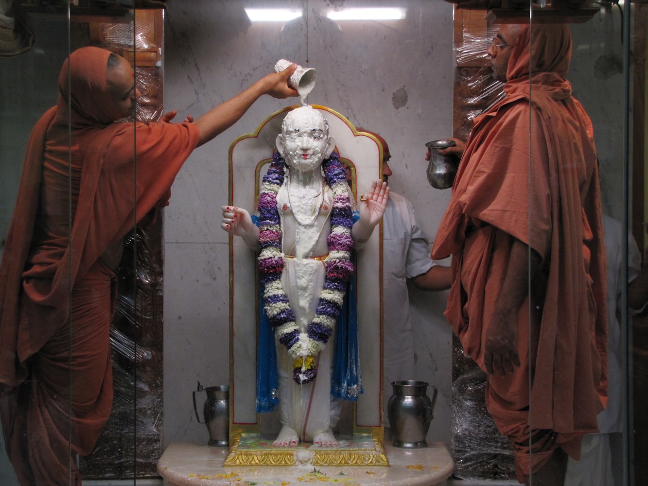 ©1987-2017 SKS Swaminarayan Temple East London