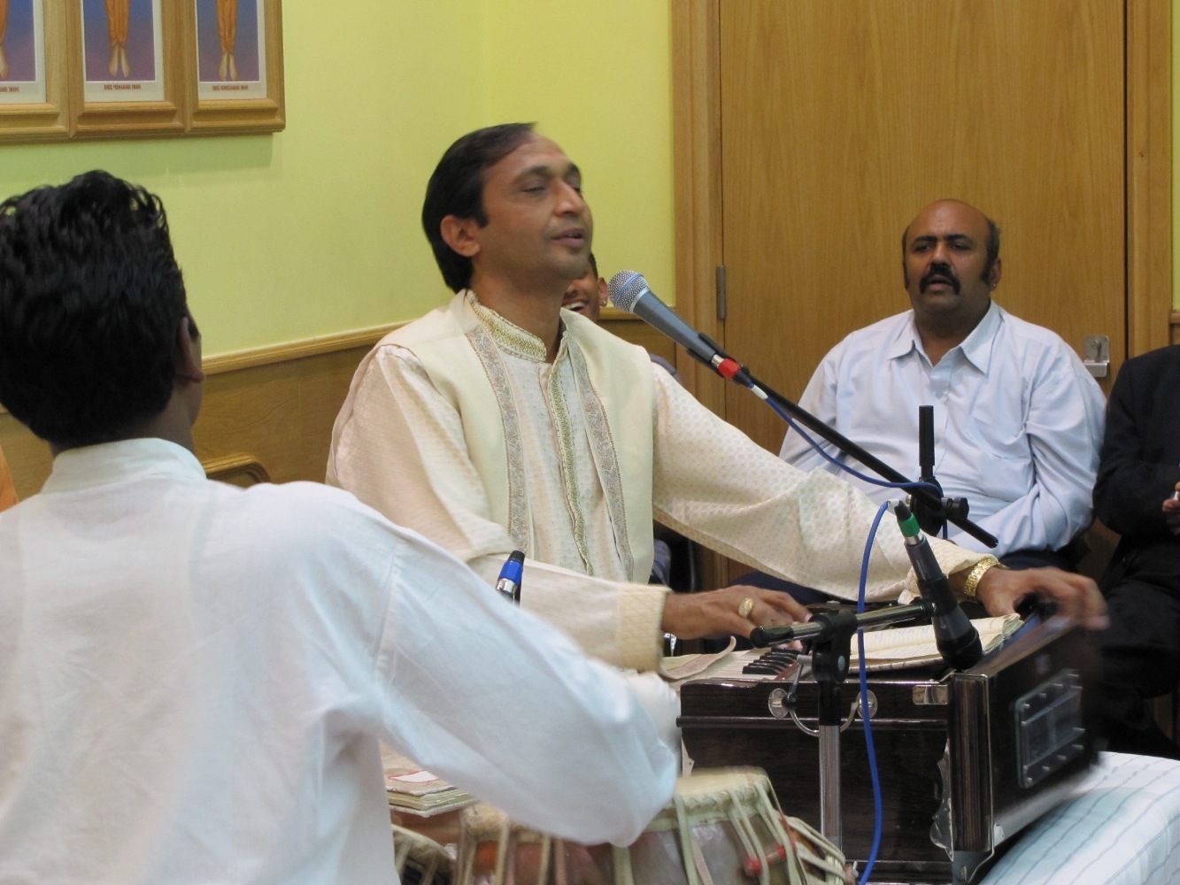 ©1987-2017 SKS Swaminarayan Temple East London