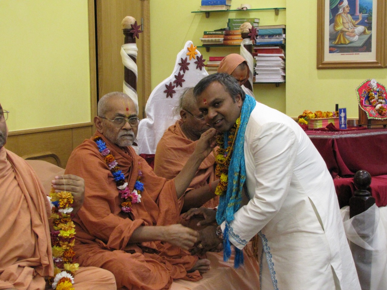 ©1987-2017 SKS Swaminarayan Temple East London